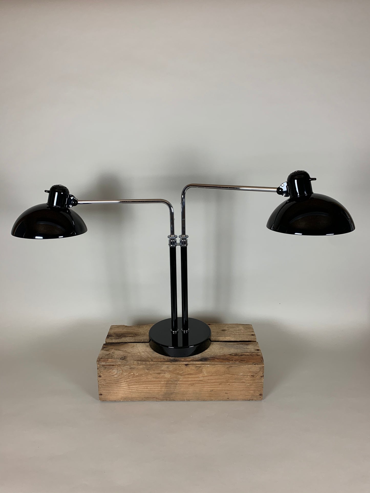 Kaiser Idell 6580 - Dubbel bordslampa