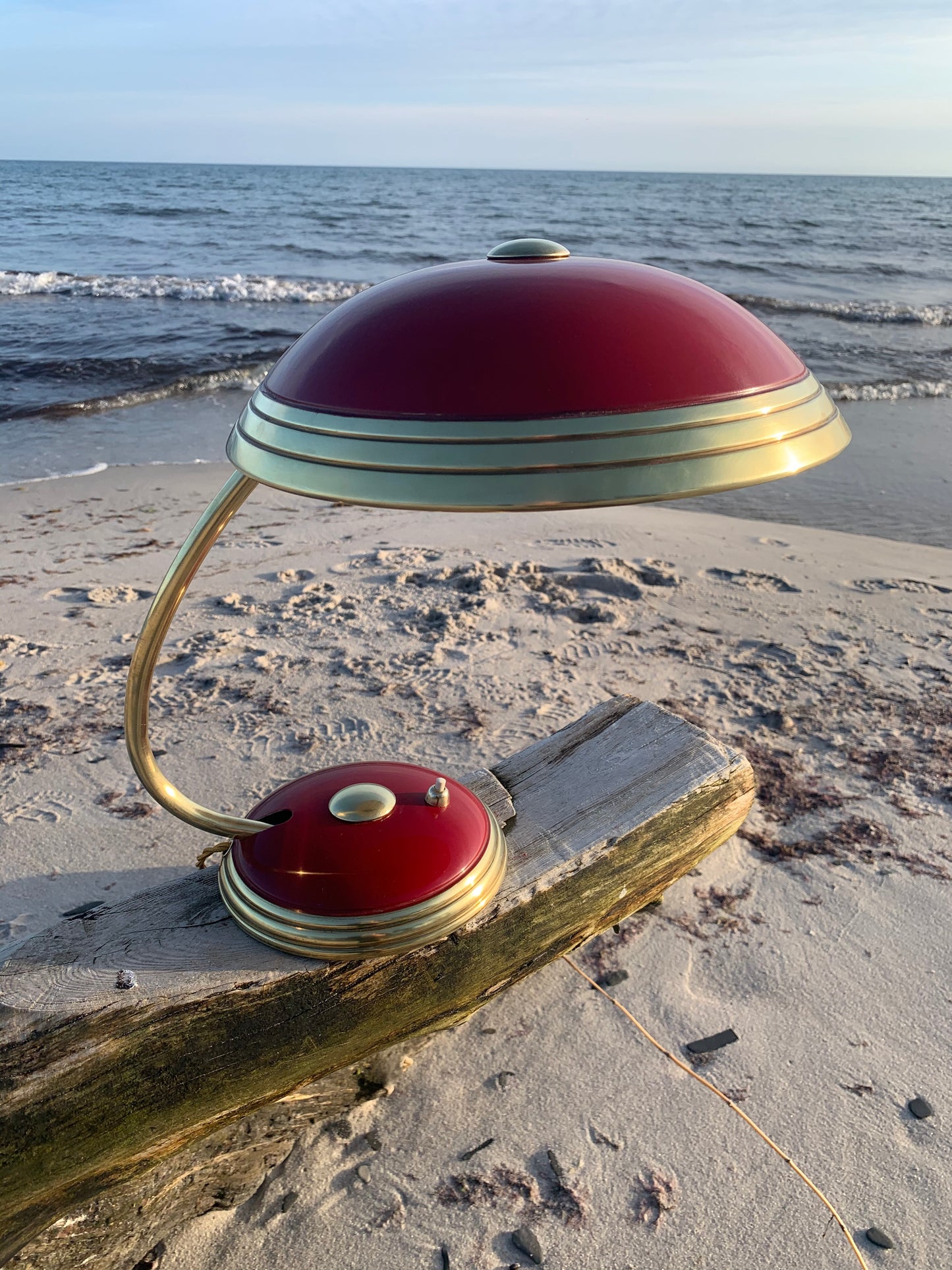 Helo bordslampa - Röd/mässing