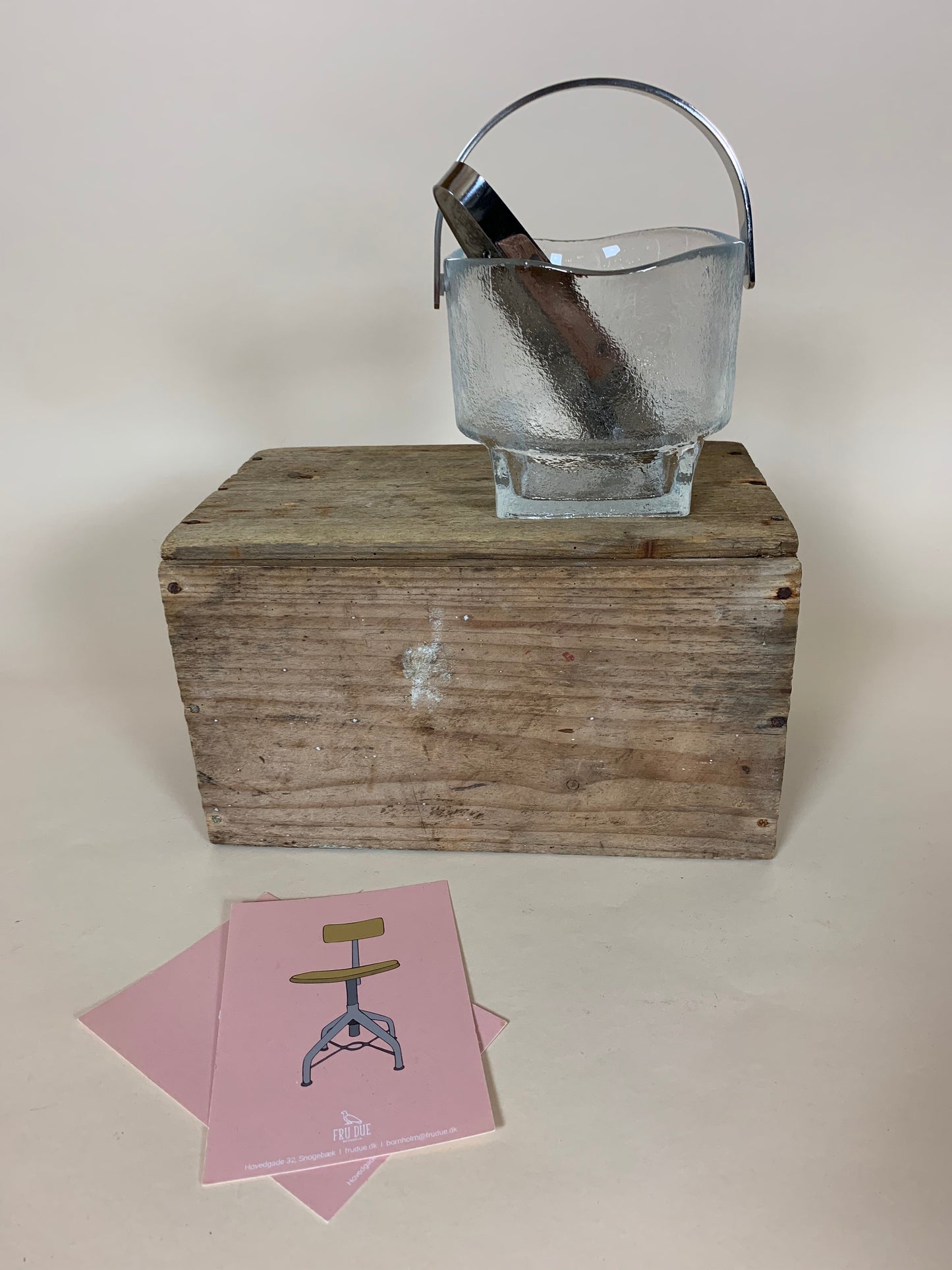 Ishink i glas med handtag