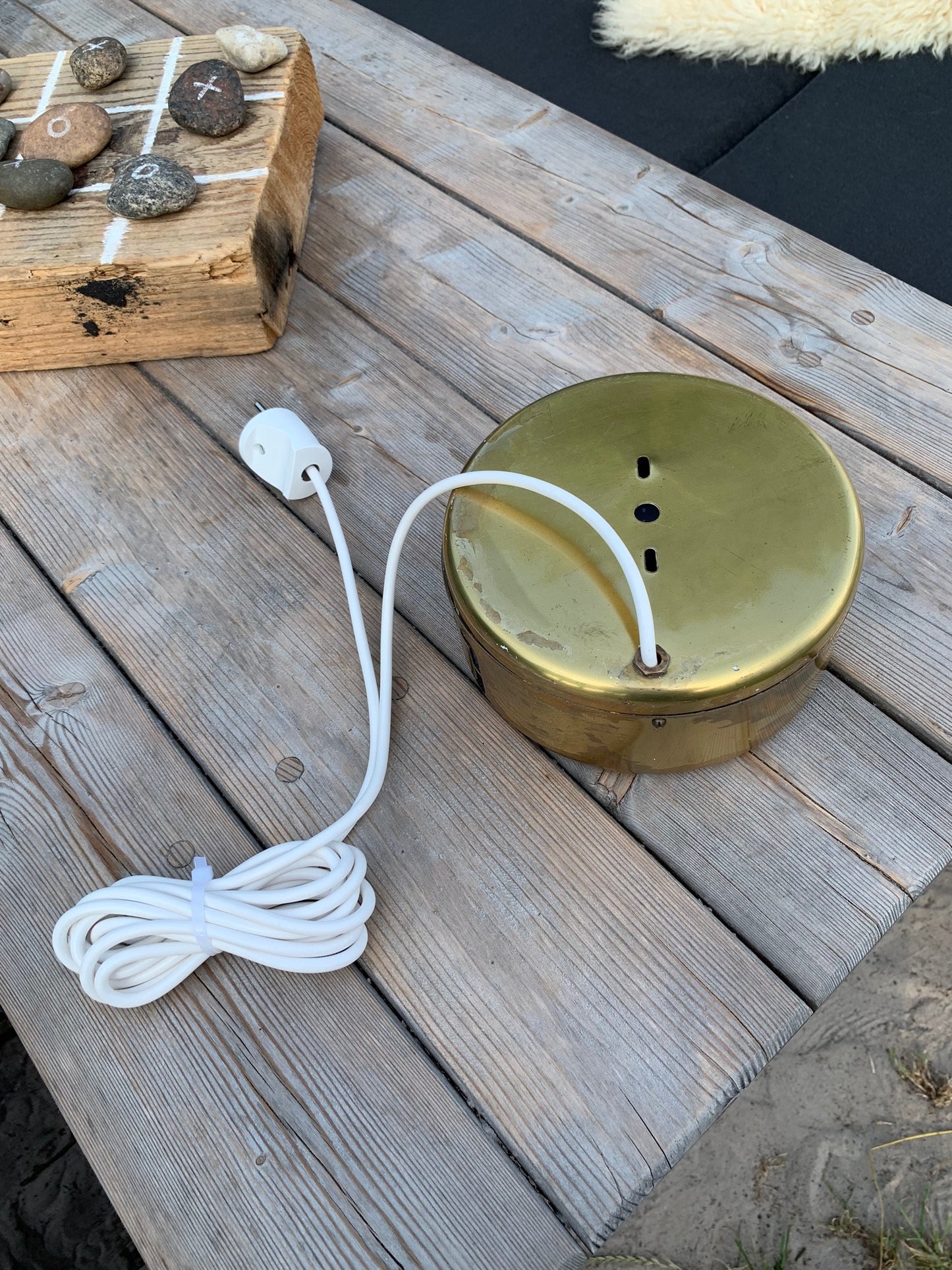 Belyst skylt i mässing