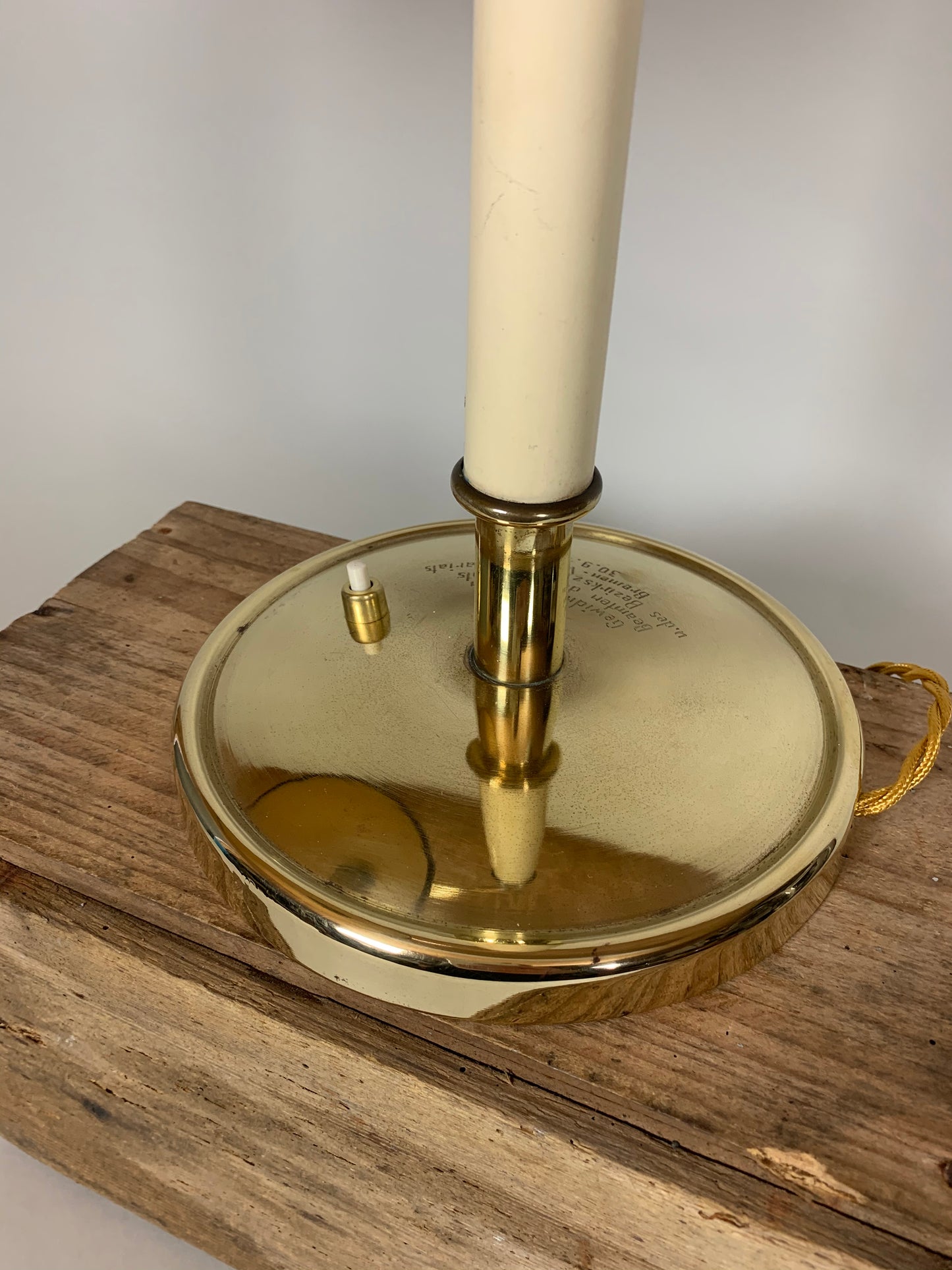 Vintage lampa med bakelitskärm