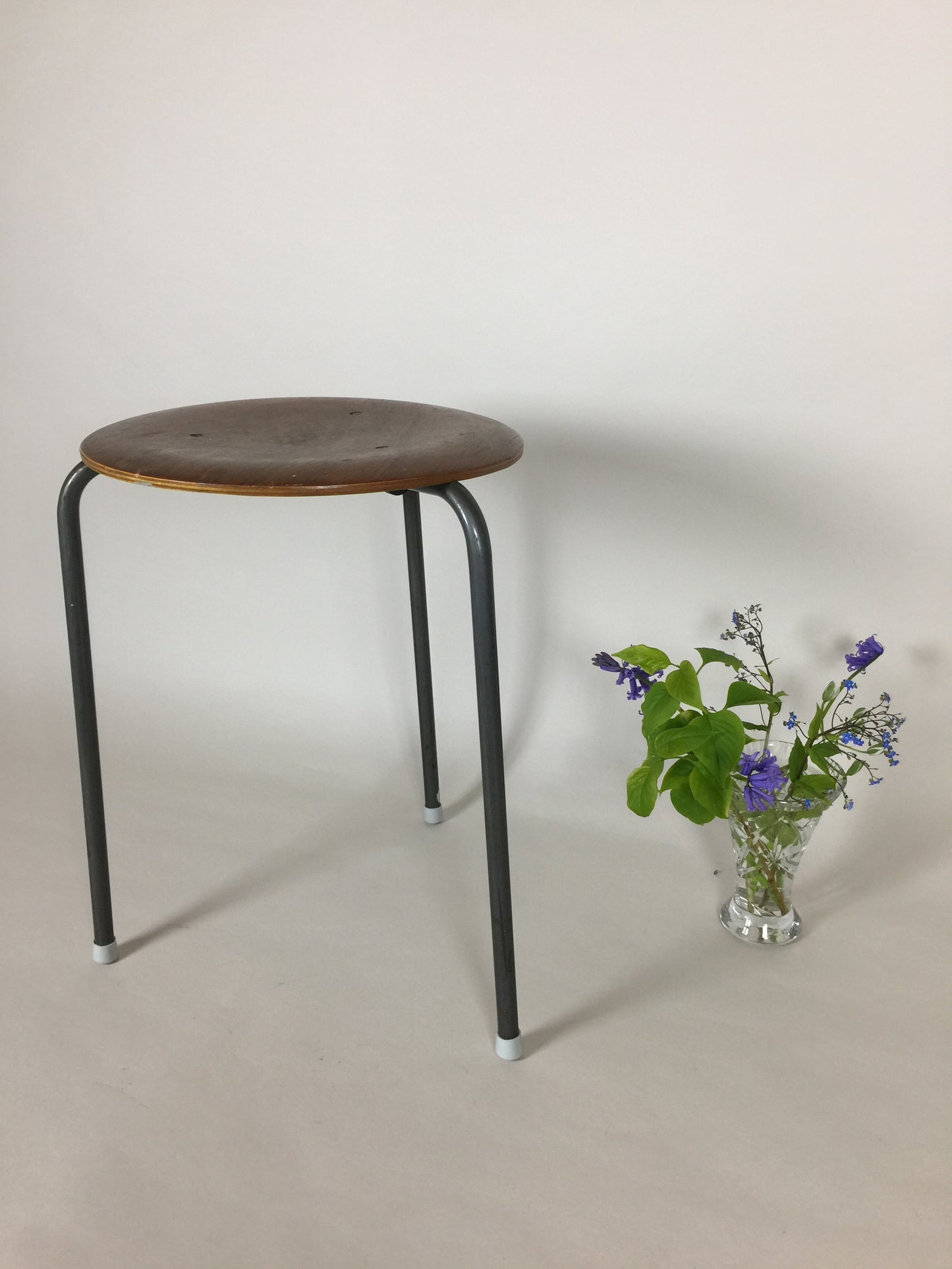 Pallen med enkel och industriell design