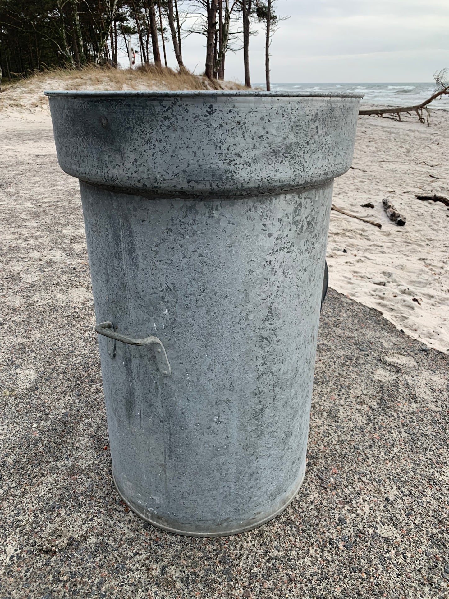 Mycket stor behållare med lock