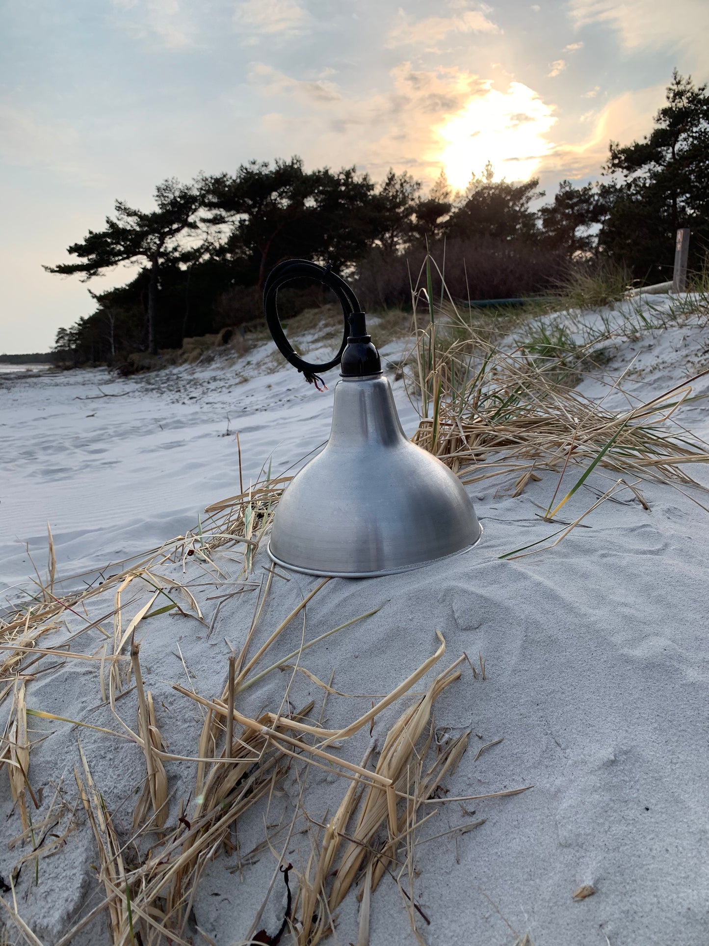 Industriell lampa med roliga detaljer