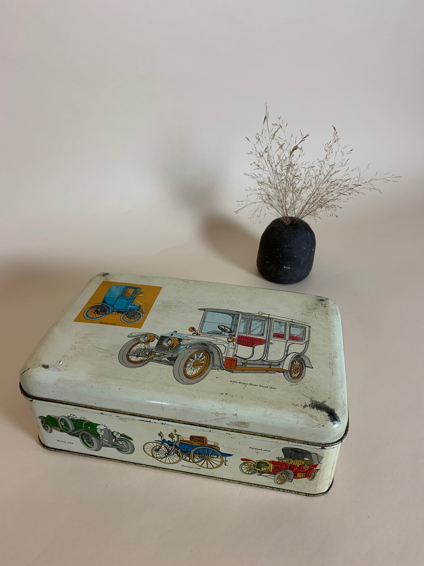 Vacker gammal metalllåda från Irma