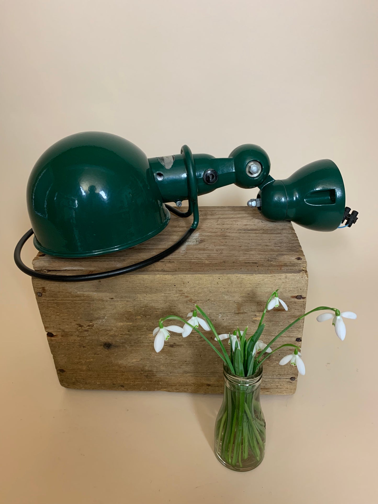 Grön Jieldé vägglampa