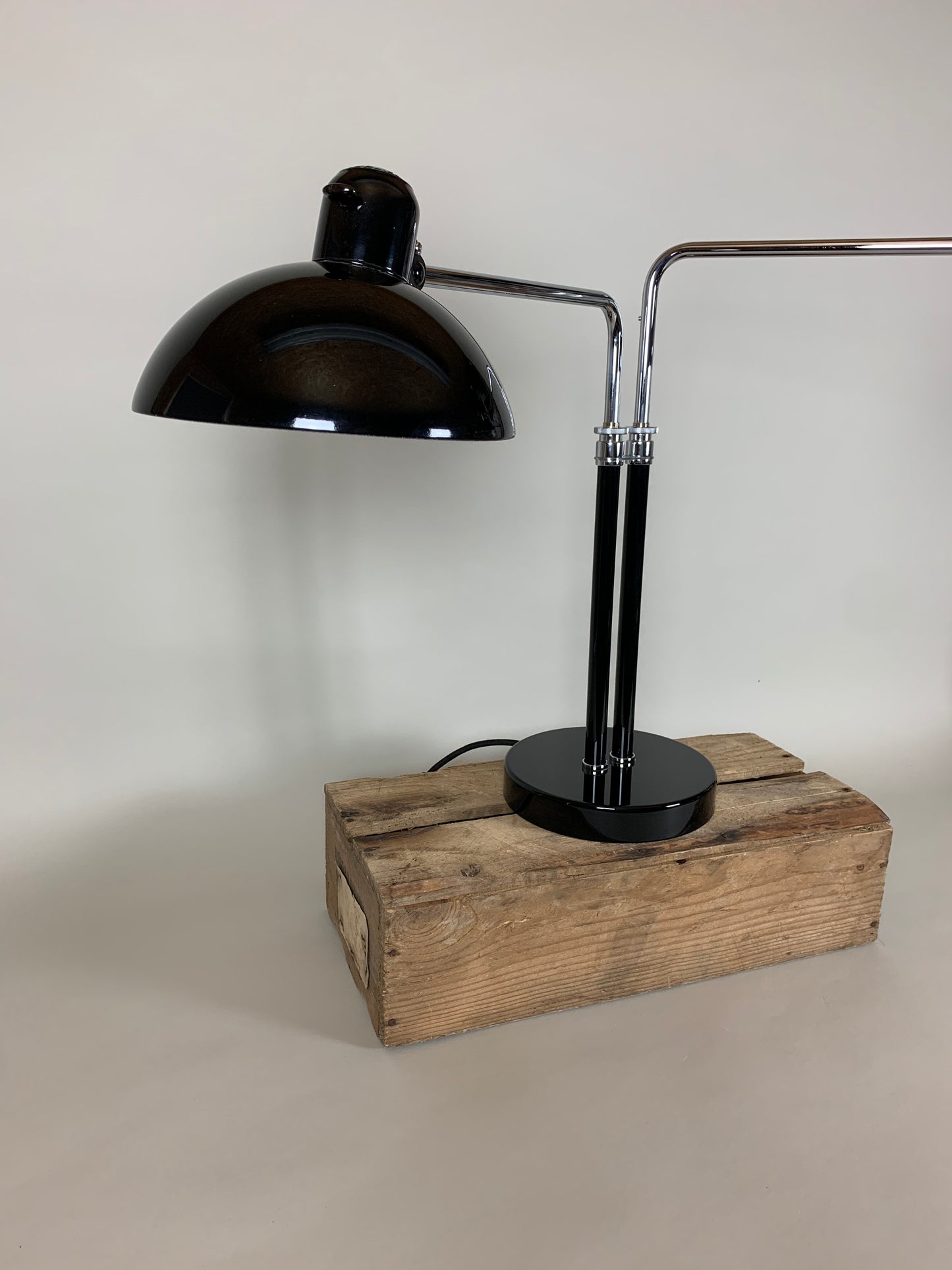 Kaiser Idell 6580 - Dubbel bordslampa