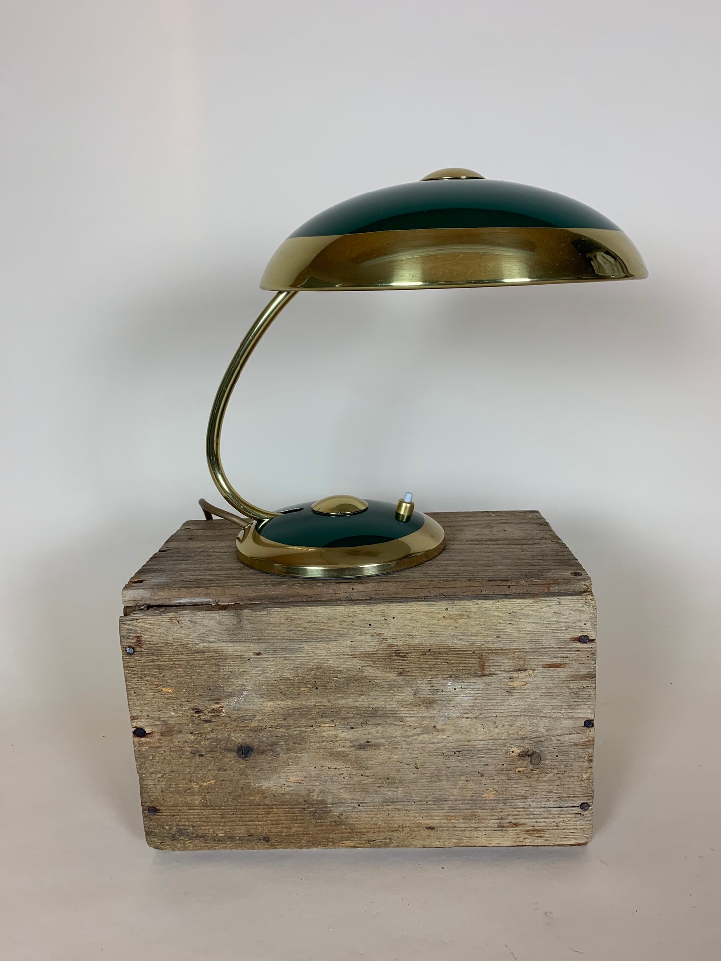 Helo bordslampa - Grön och mässing