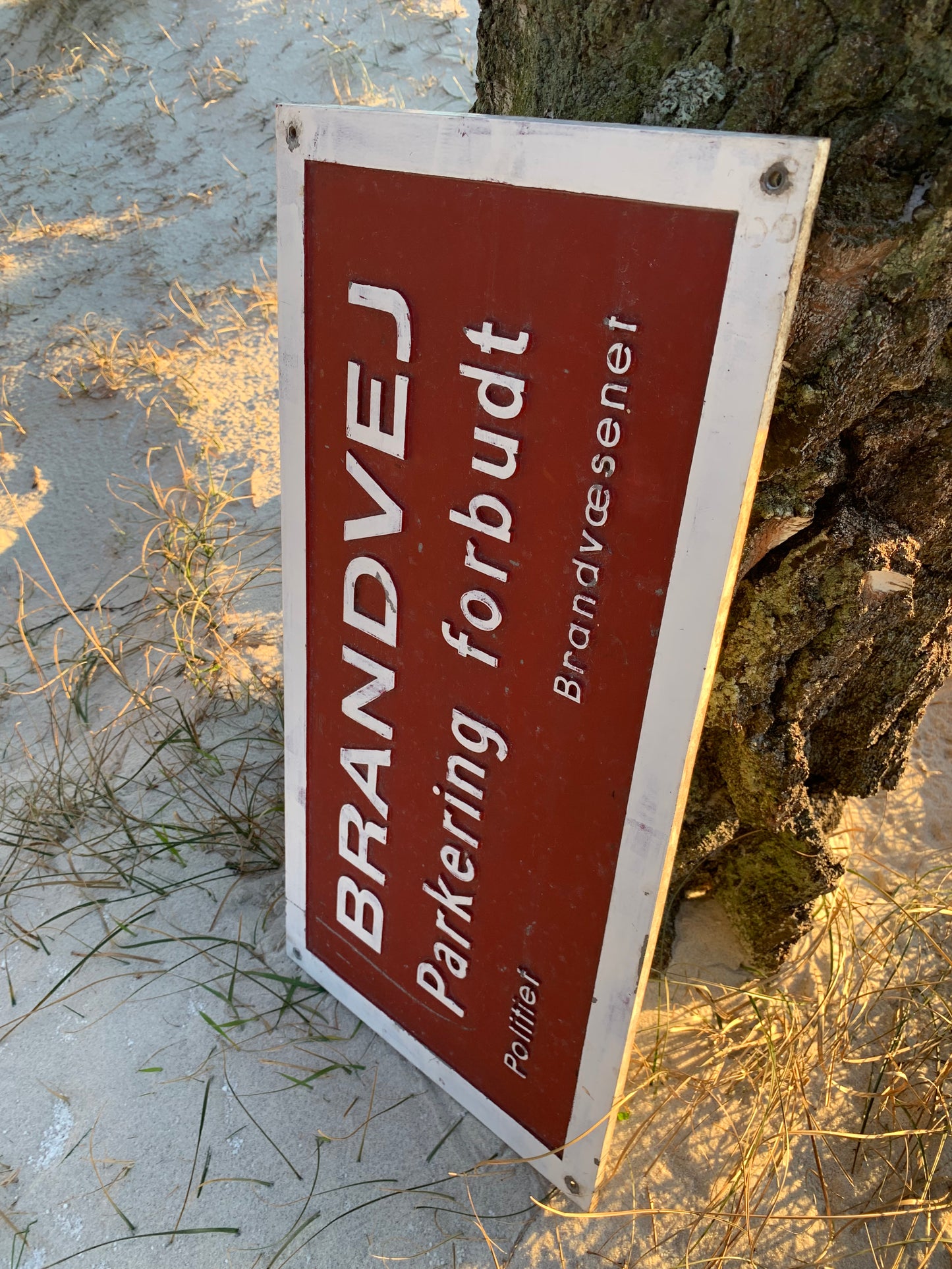 Skylt - brandväg