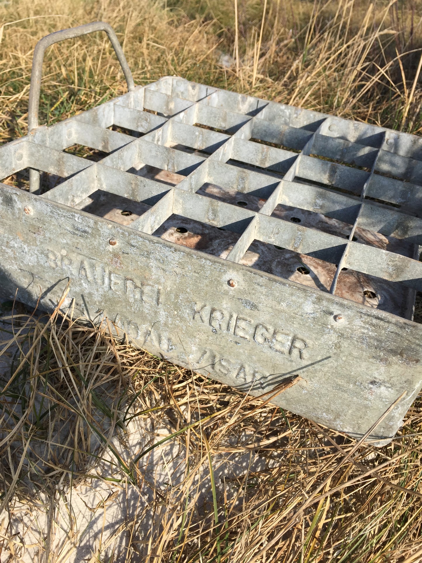 Rå och läcker öllåda i metall