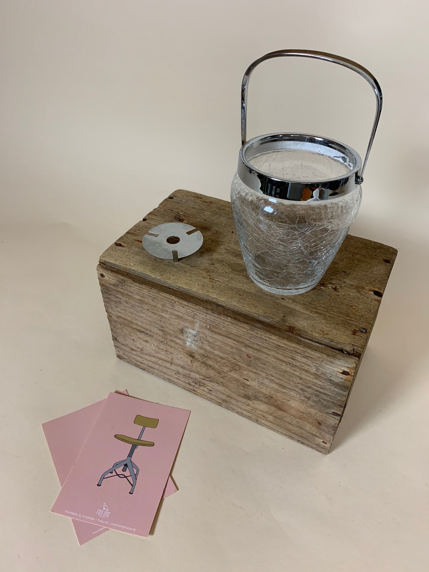 Ishink av glas med stålkant