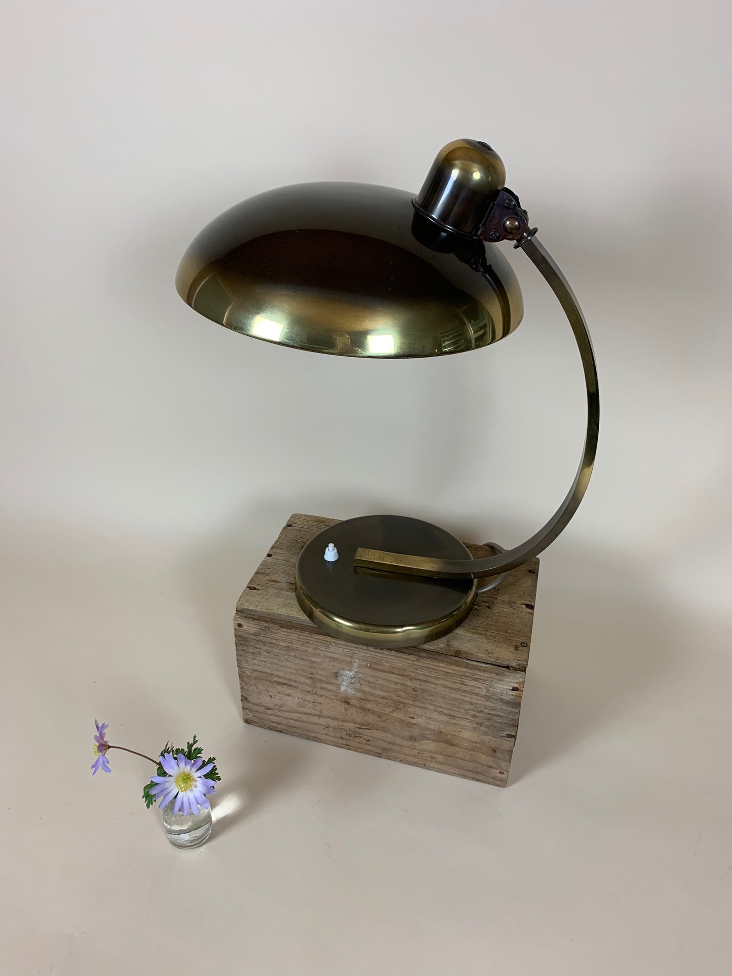 Christian Dell 6750 bordslampa i mörk polerad mässing