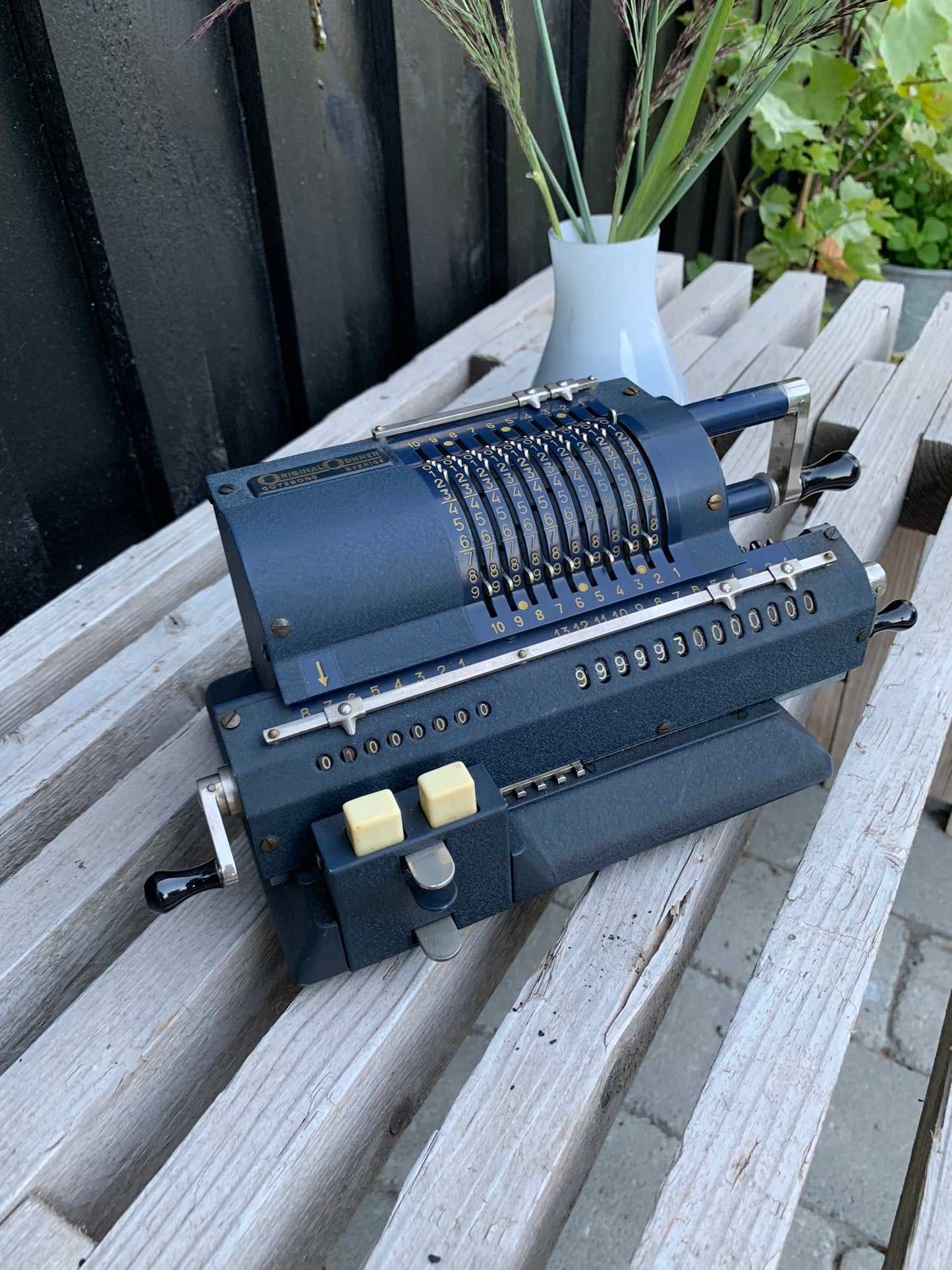 Vacker gammal mekanisk kalkylator