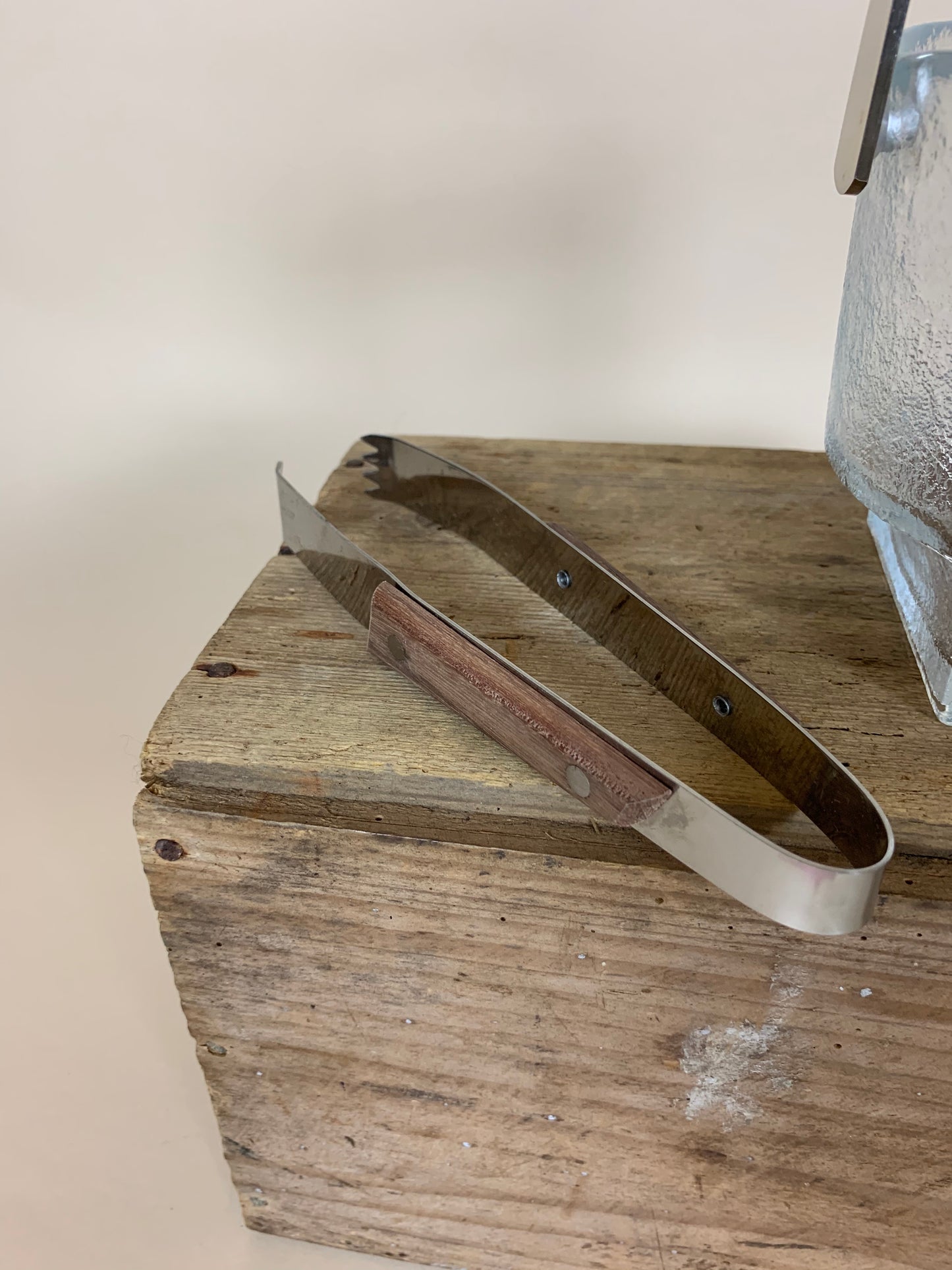 Ishink i glas med handtag