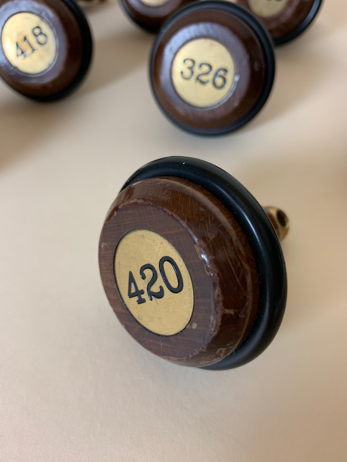 Vackert gammalt nyckelhänge från hotell - Priset är pr PCS.