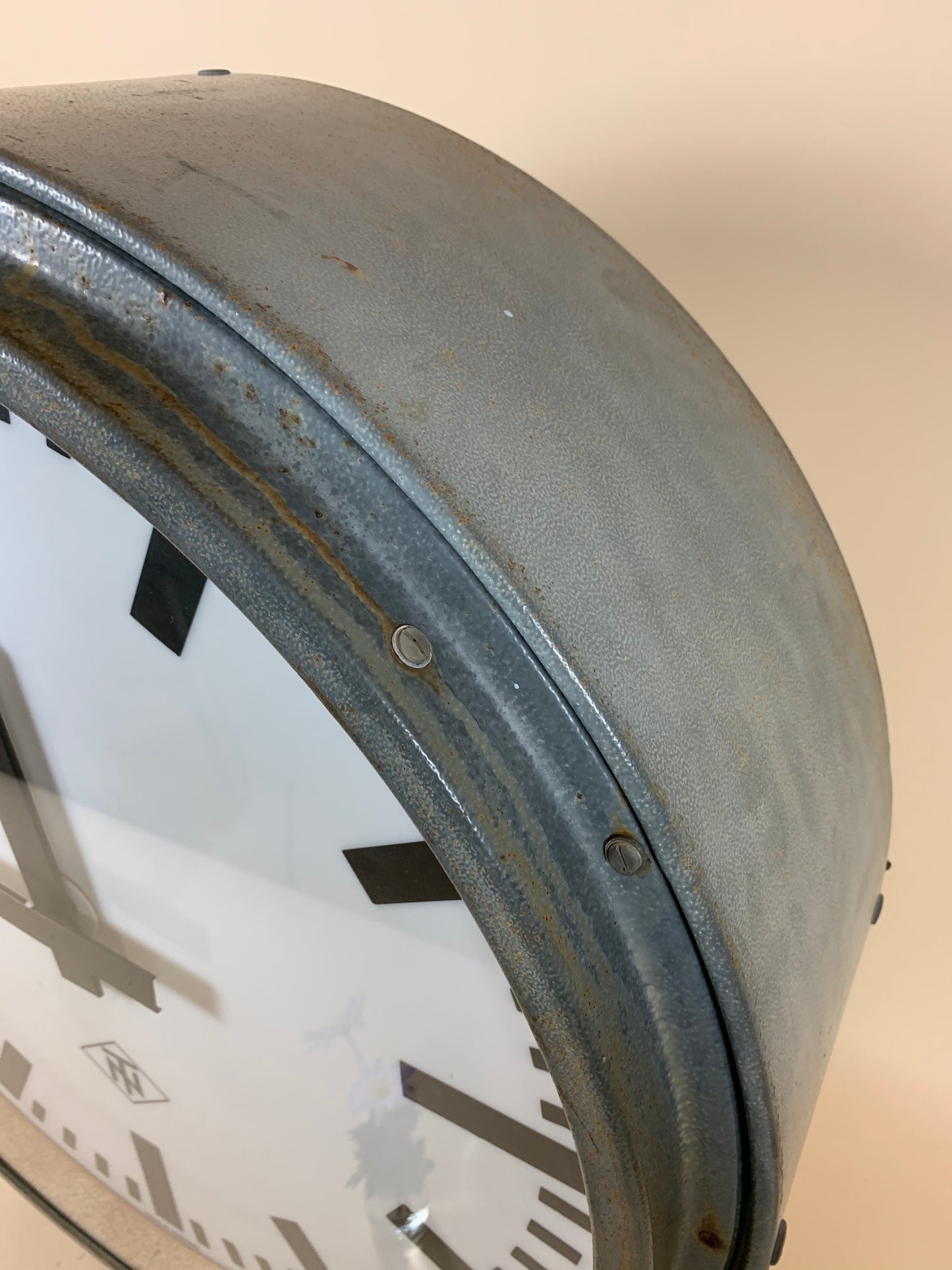 Stor dubbelsidig rå och läcker DSB järnvägsstationsklocka