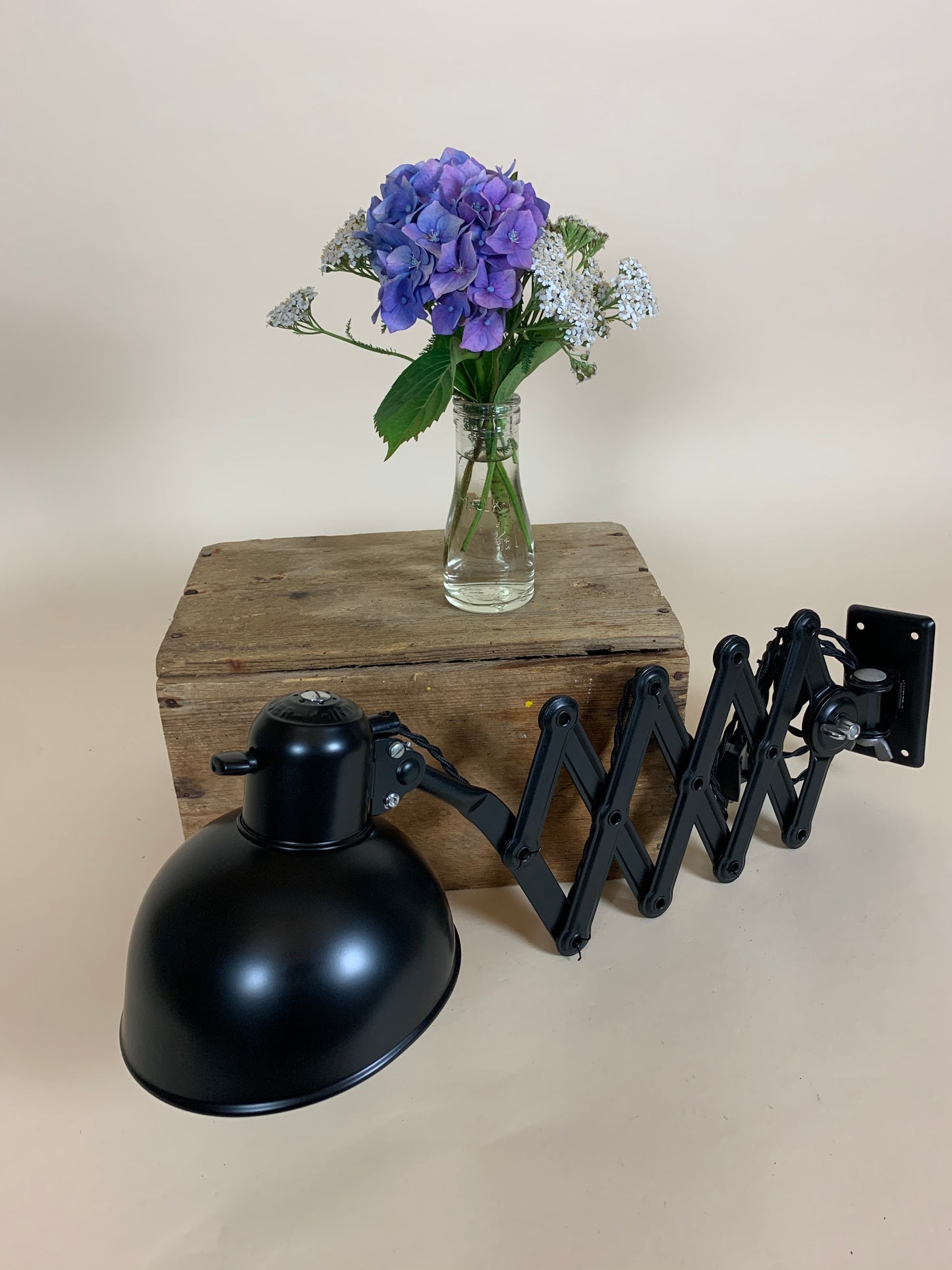 Kaiser Idell saxlampa 6718 - Svart