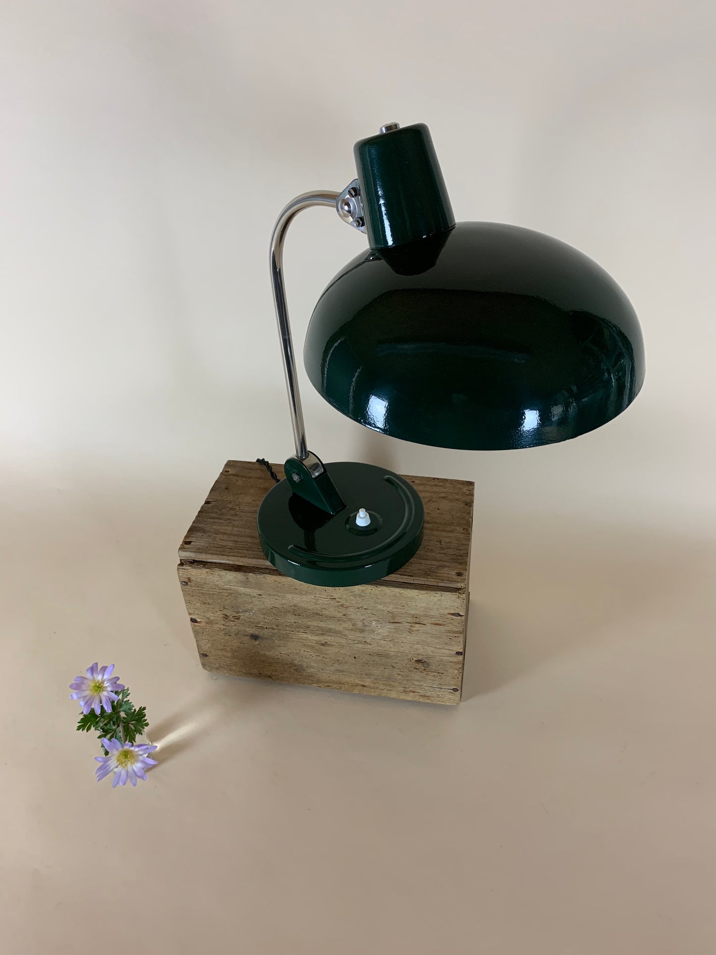 Bordslampa designad av Christian Dell för Koranda