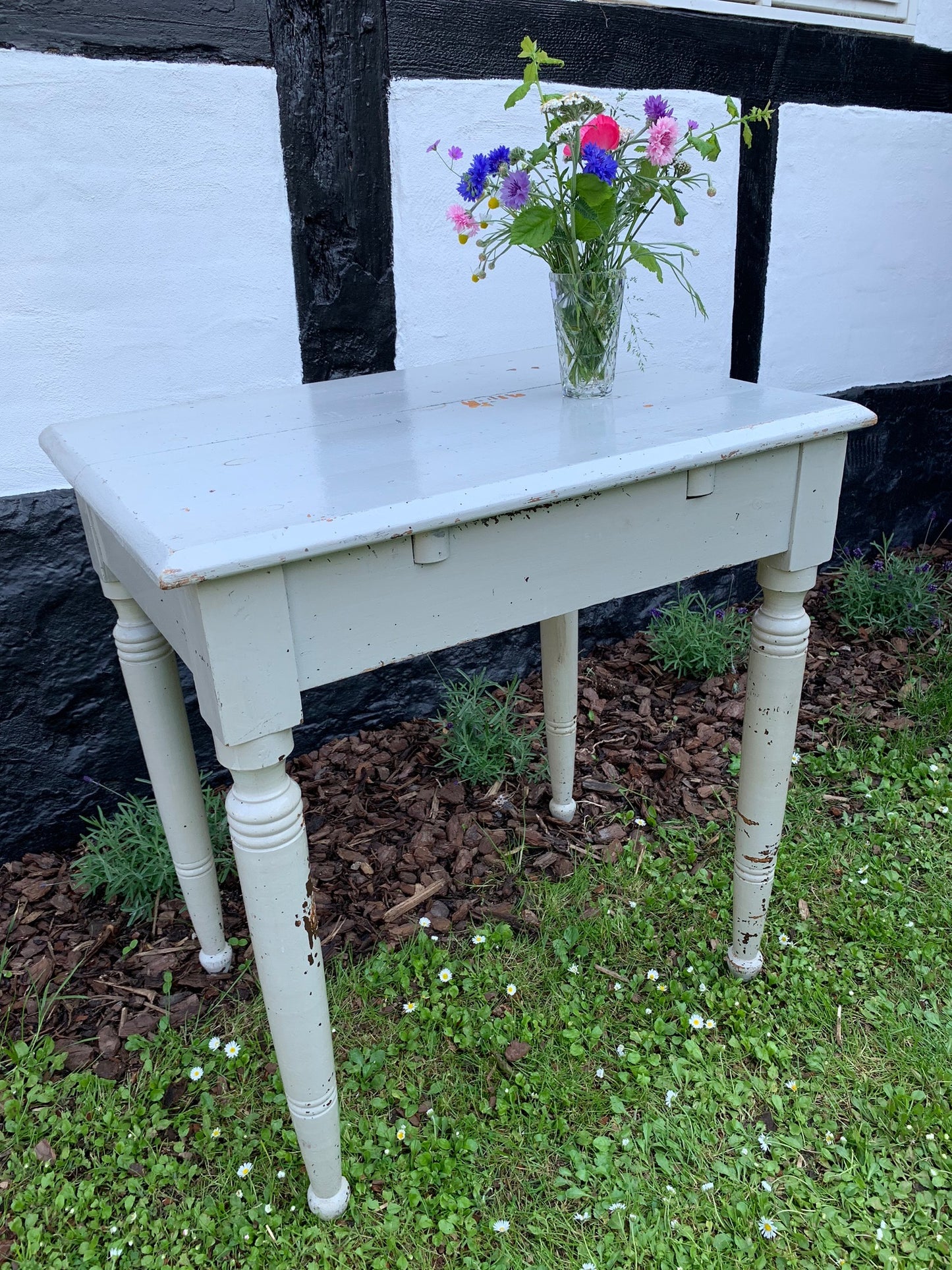 Gammalt bord med patina