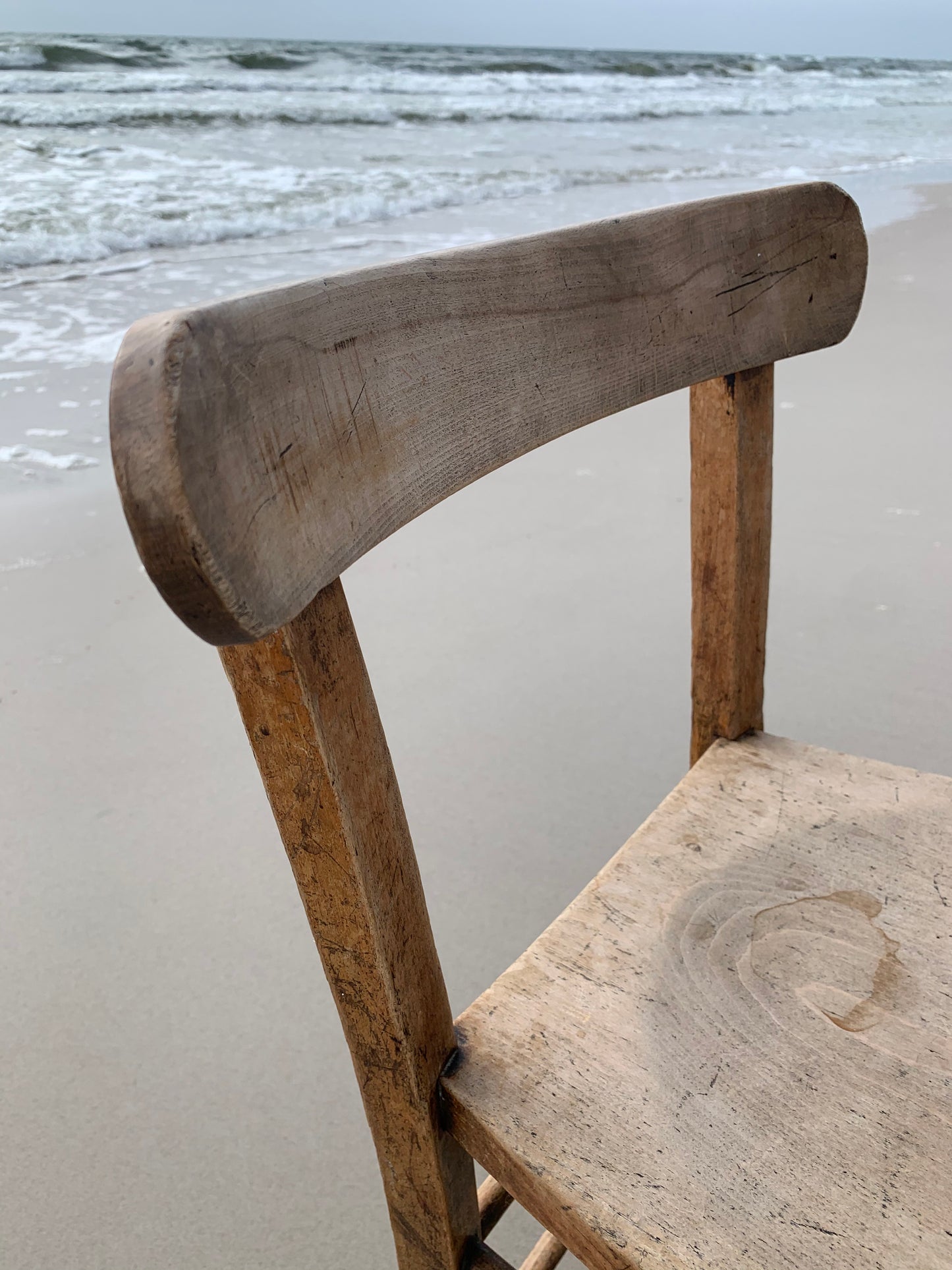 Barnstol med en sällan skådad läcker patina