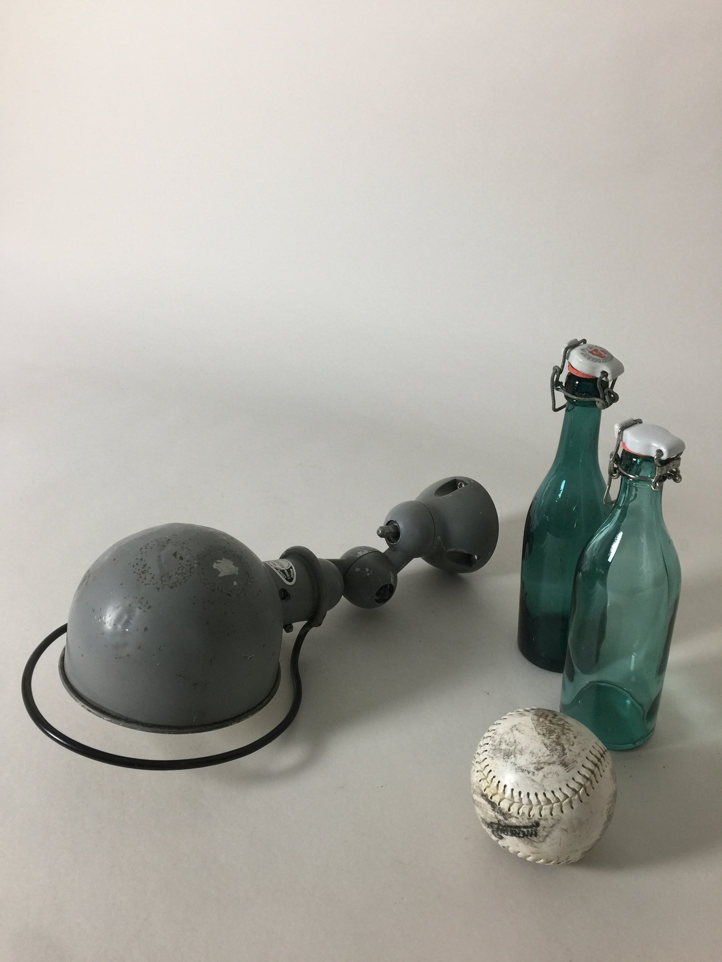 Jieldé lampa i grått med strömbrytare