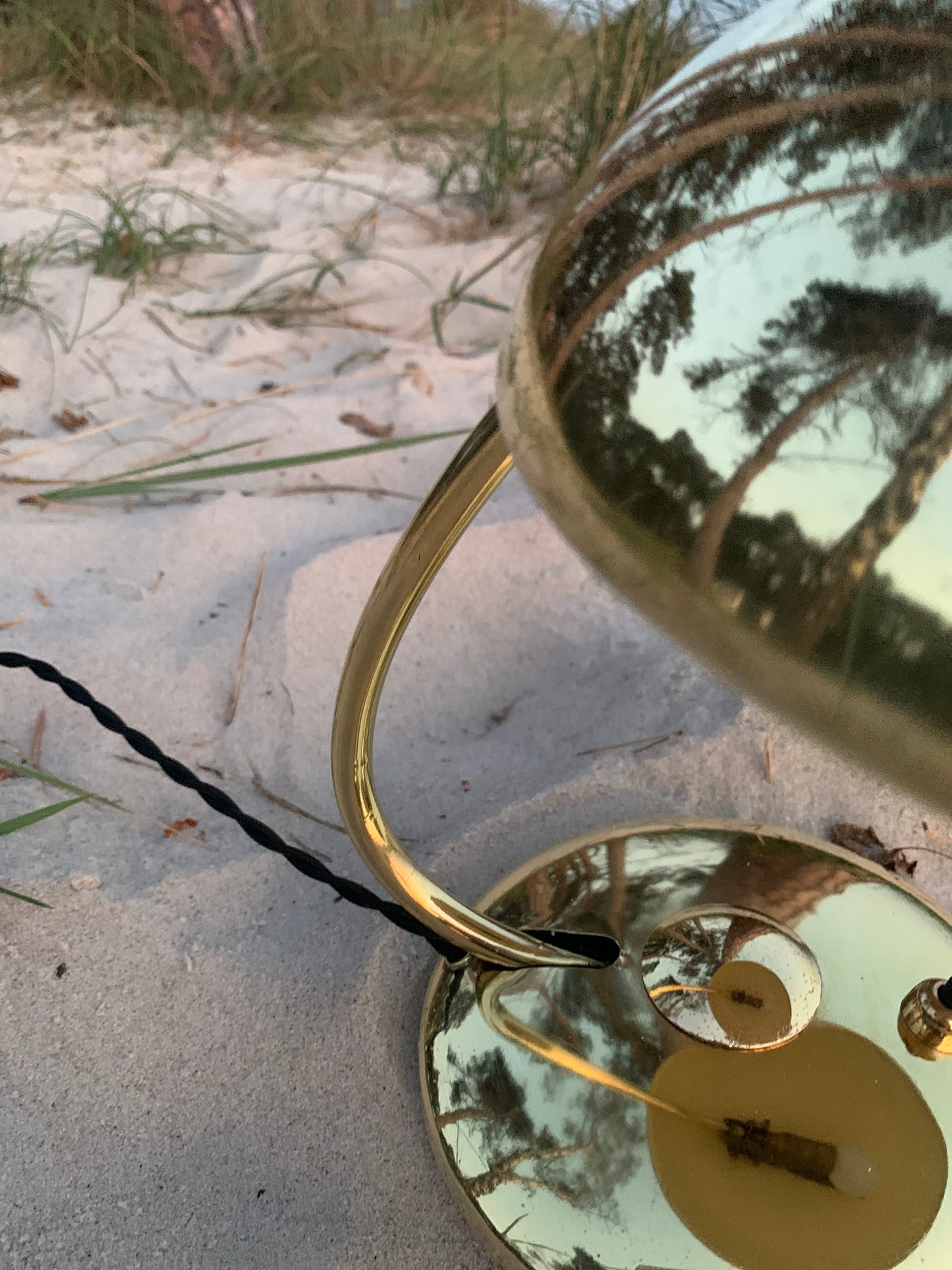 Vacker liten Helo i mässing med fin patina