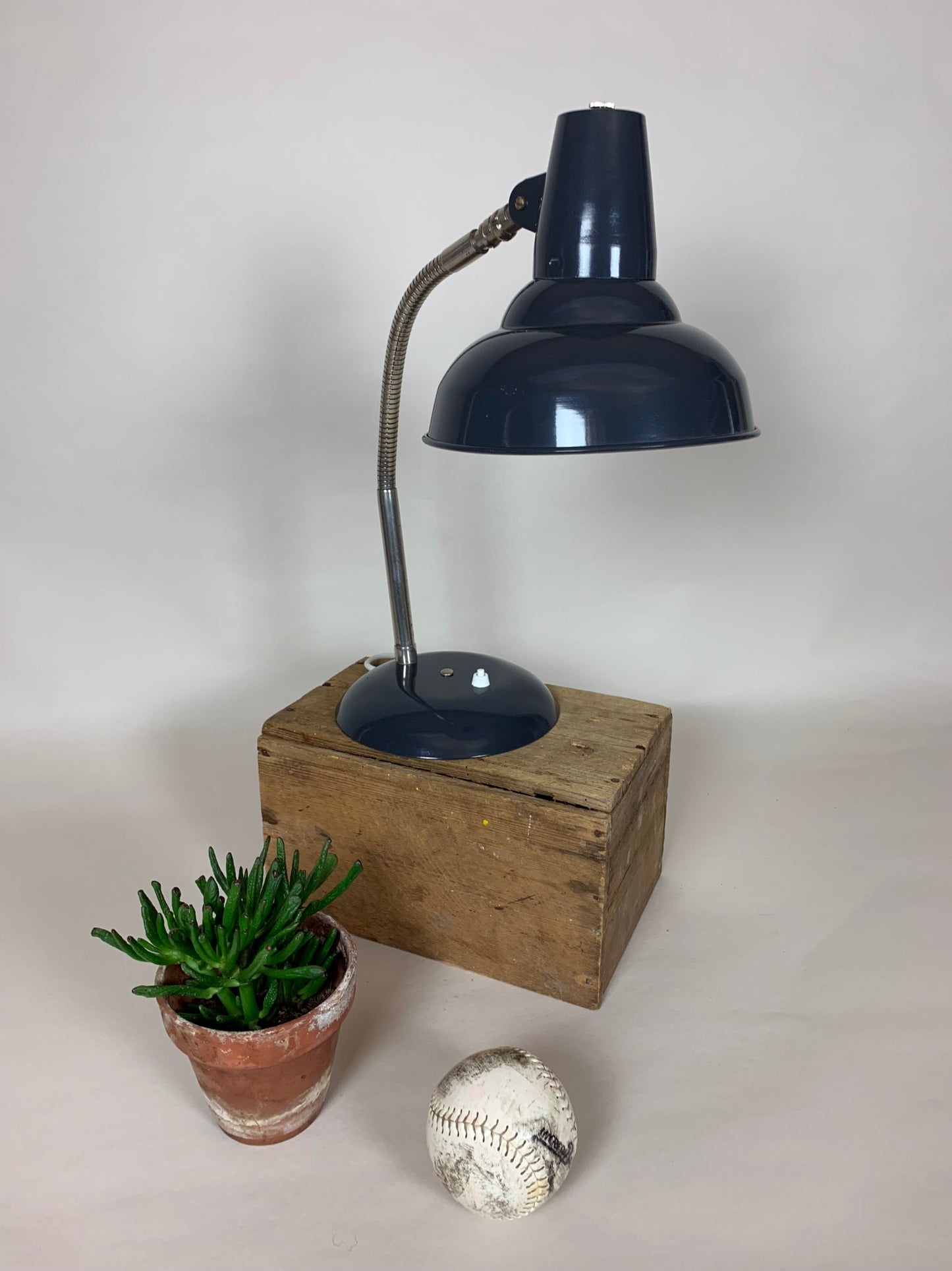 Vacker grå lampa