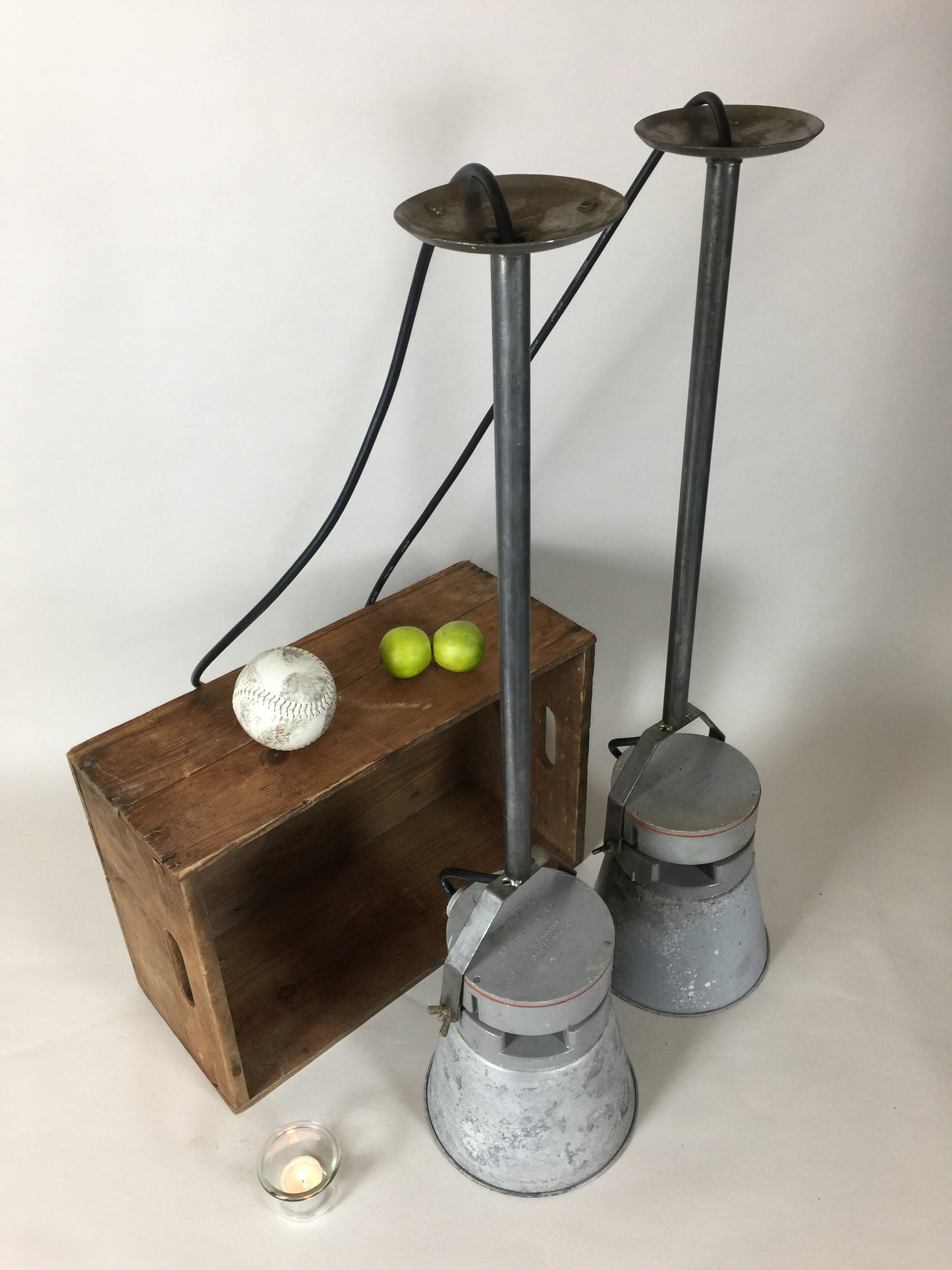 Fin rå tak- eller vägglampa (pris är per styck)