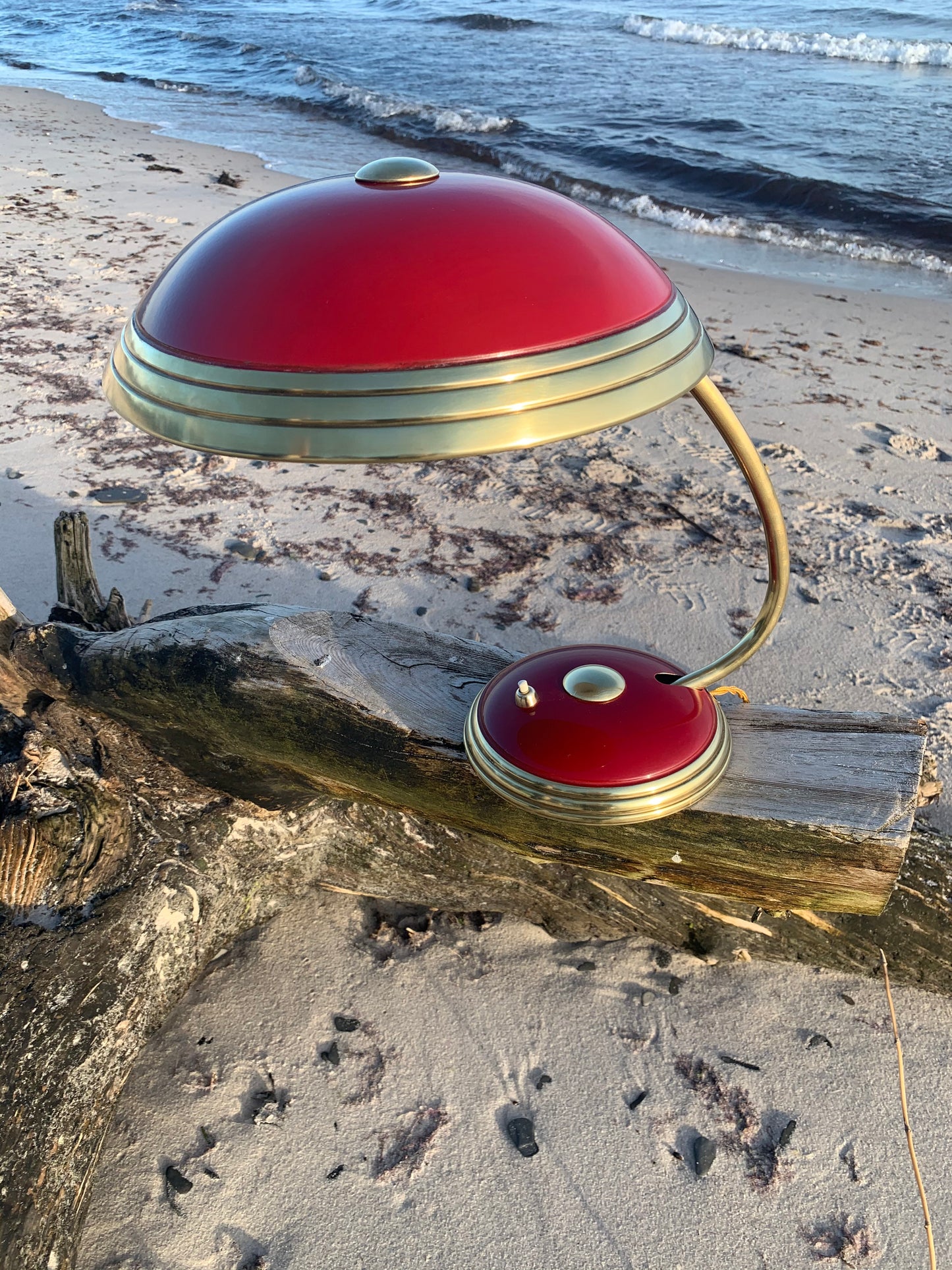 Helo bordslampa - Röd/mässing