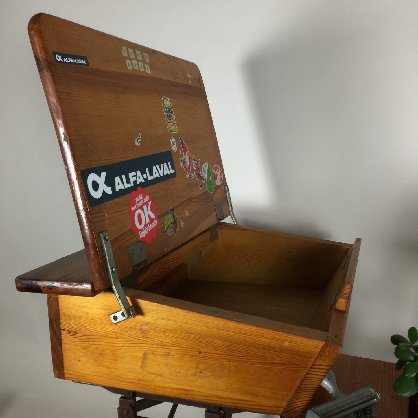 Rå kul och unik skolbänk