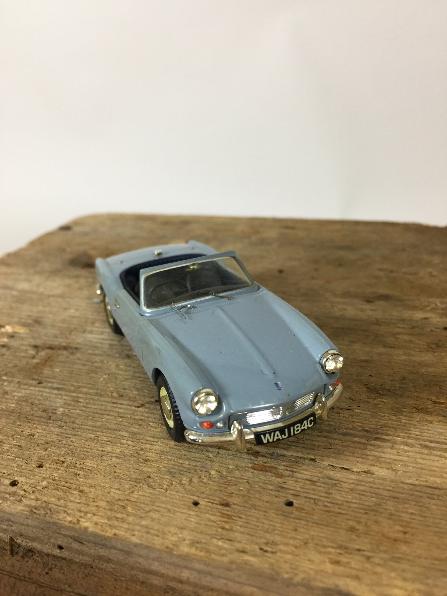 Fin Triumph Spitfire modellbil