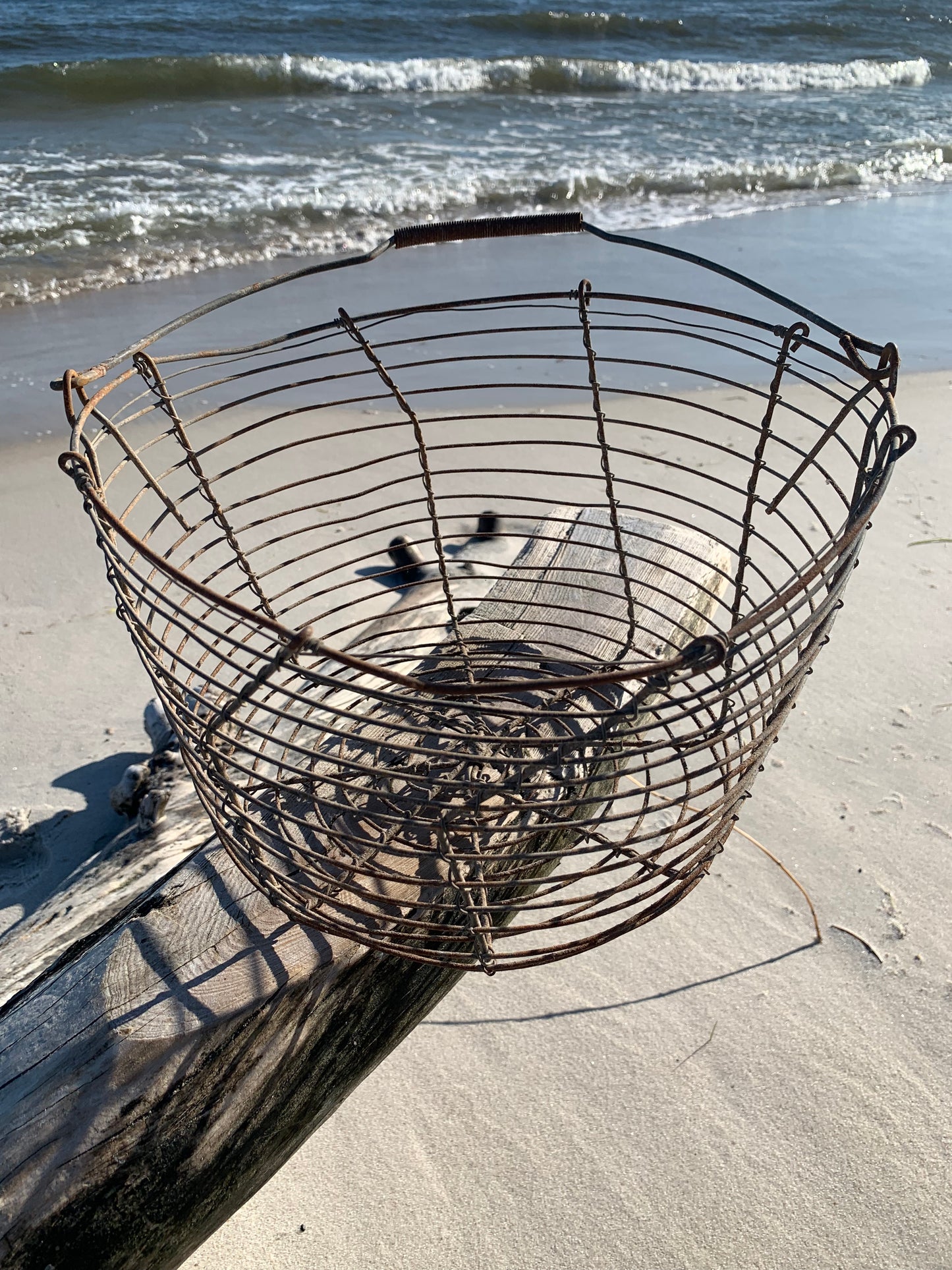 Vacker gammal äggkorg med patina