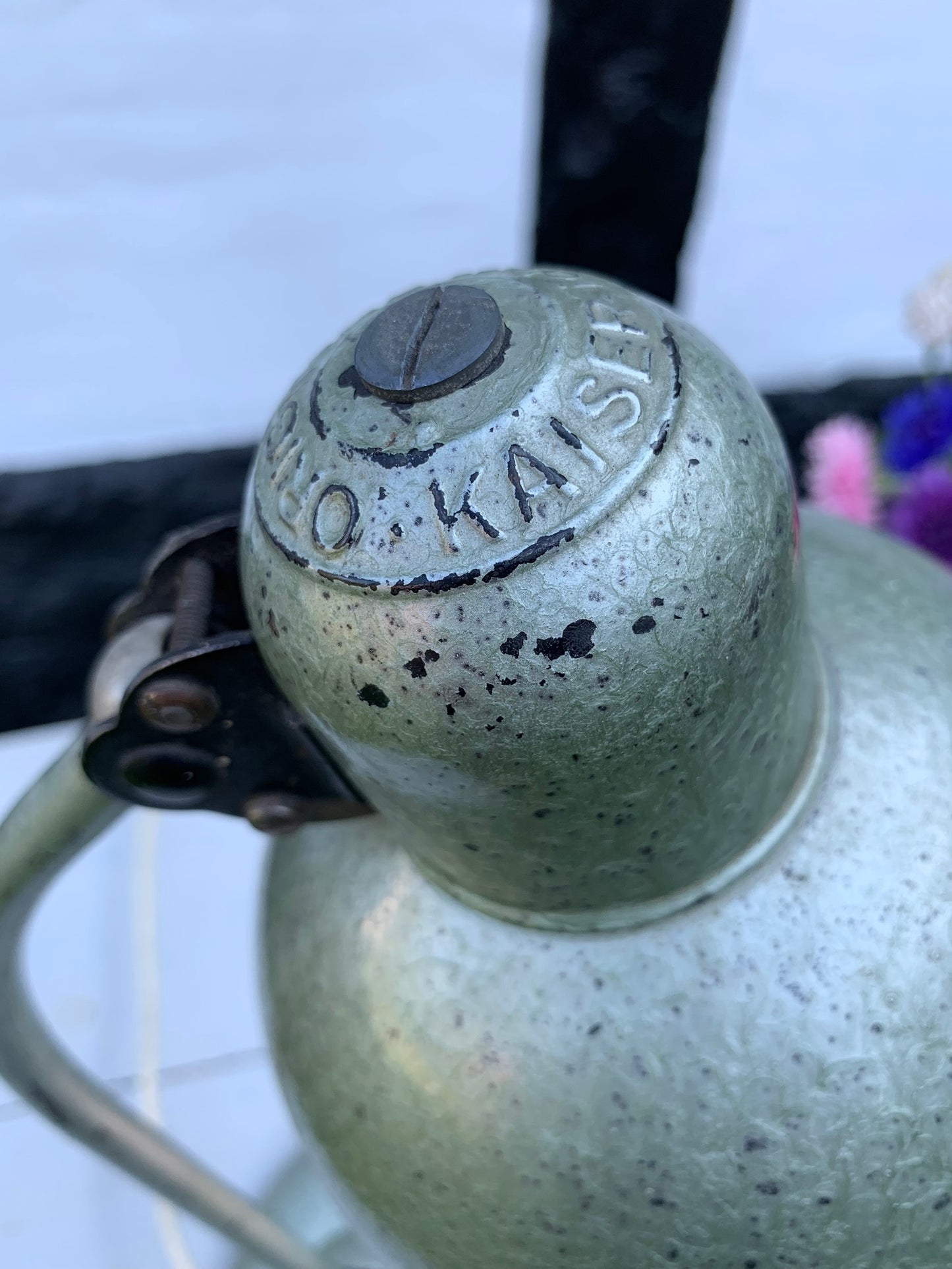 Vacker Kaiser Idell i grönaktig hammarlack