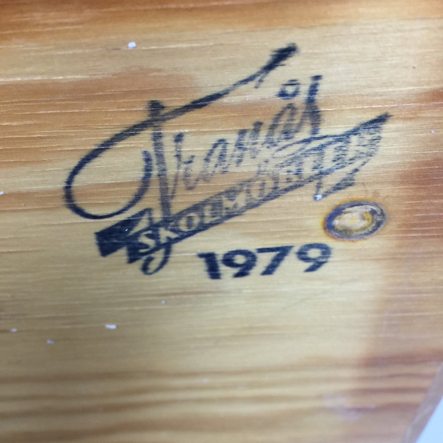 Vacker skolbänk från 1979