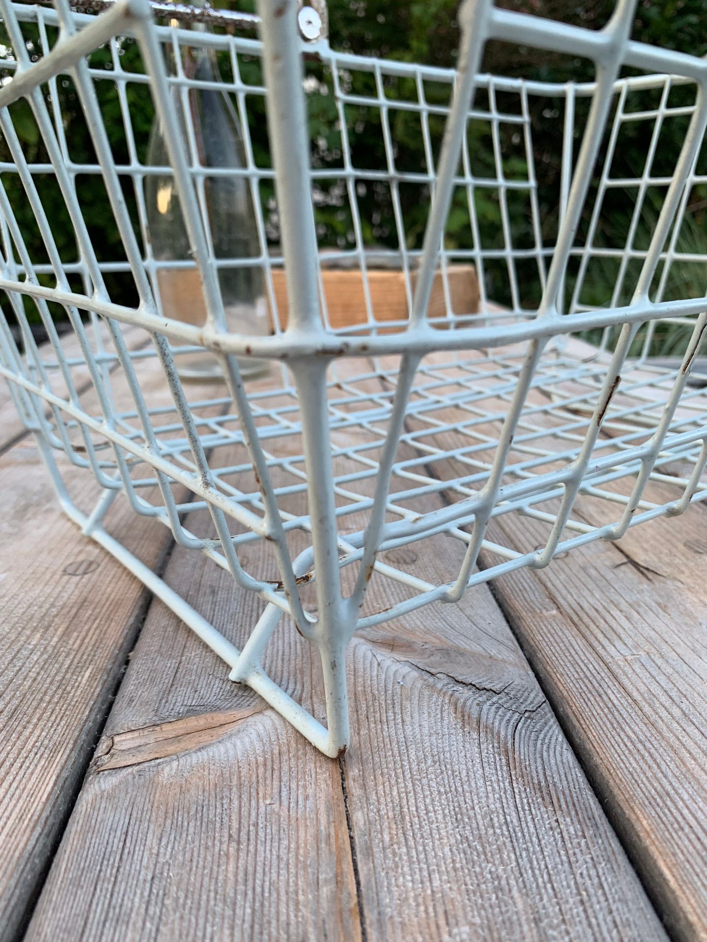 Vacker gammal varukorg med patina