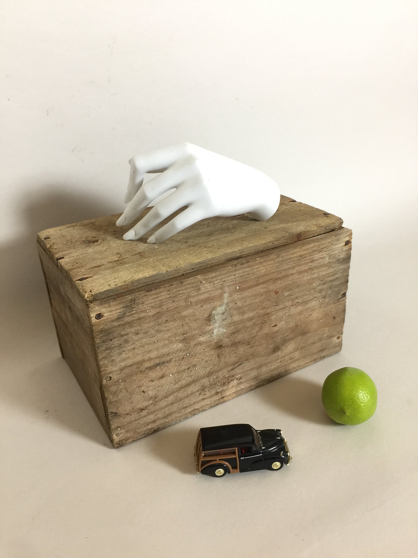 Hand med fina detaljer