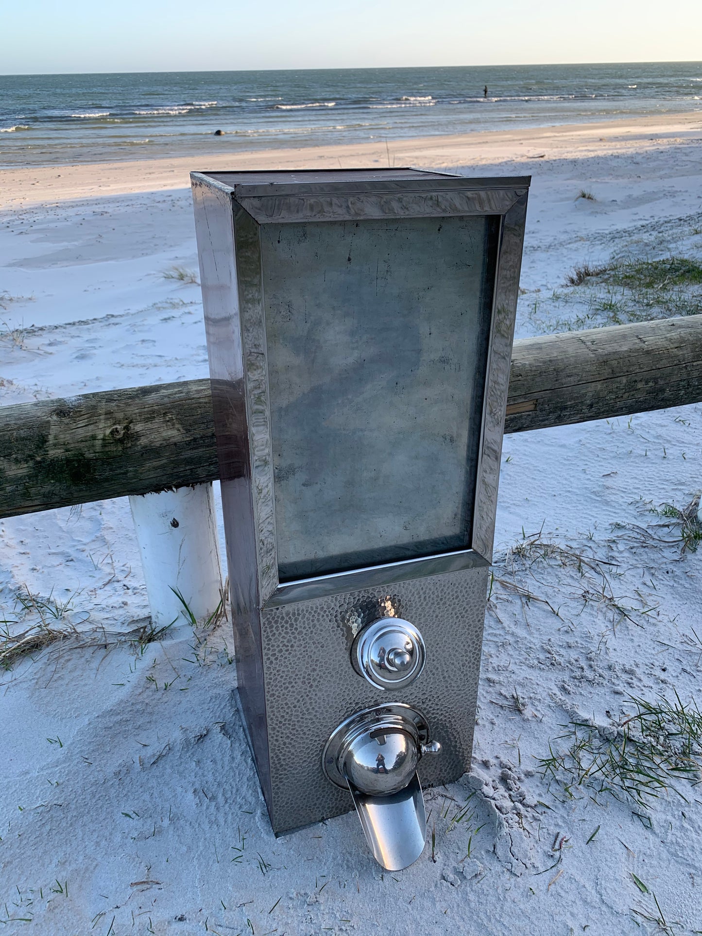 Rolig gammal kaffeautomat för kaffeälskaren