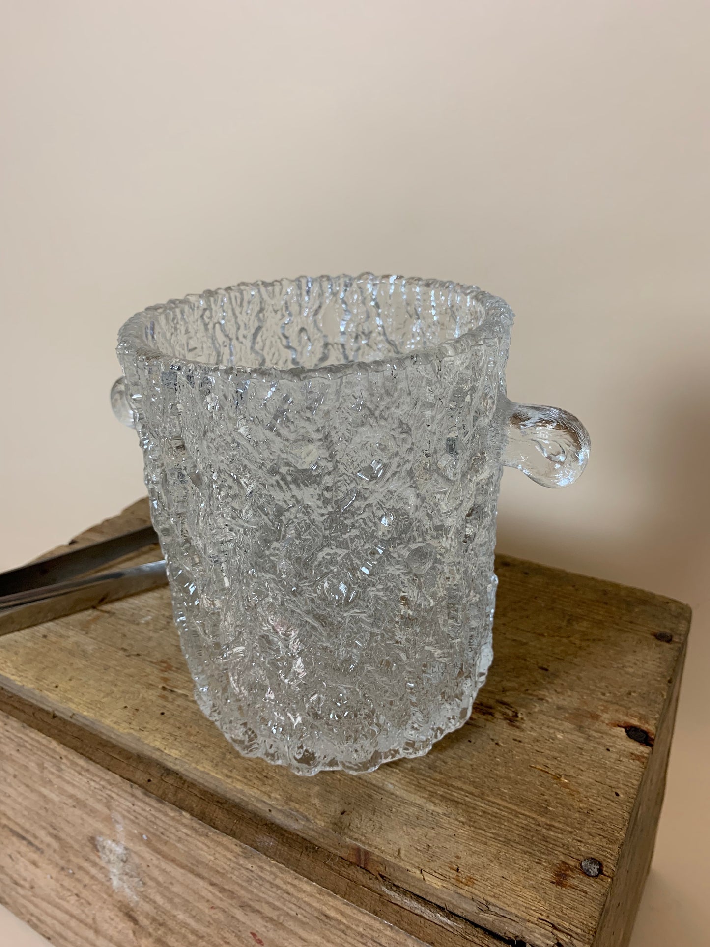 Ishink av glas med öron
