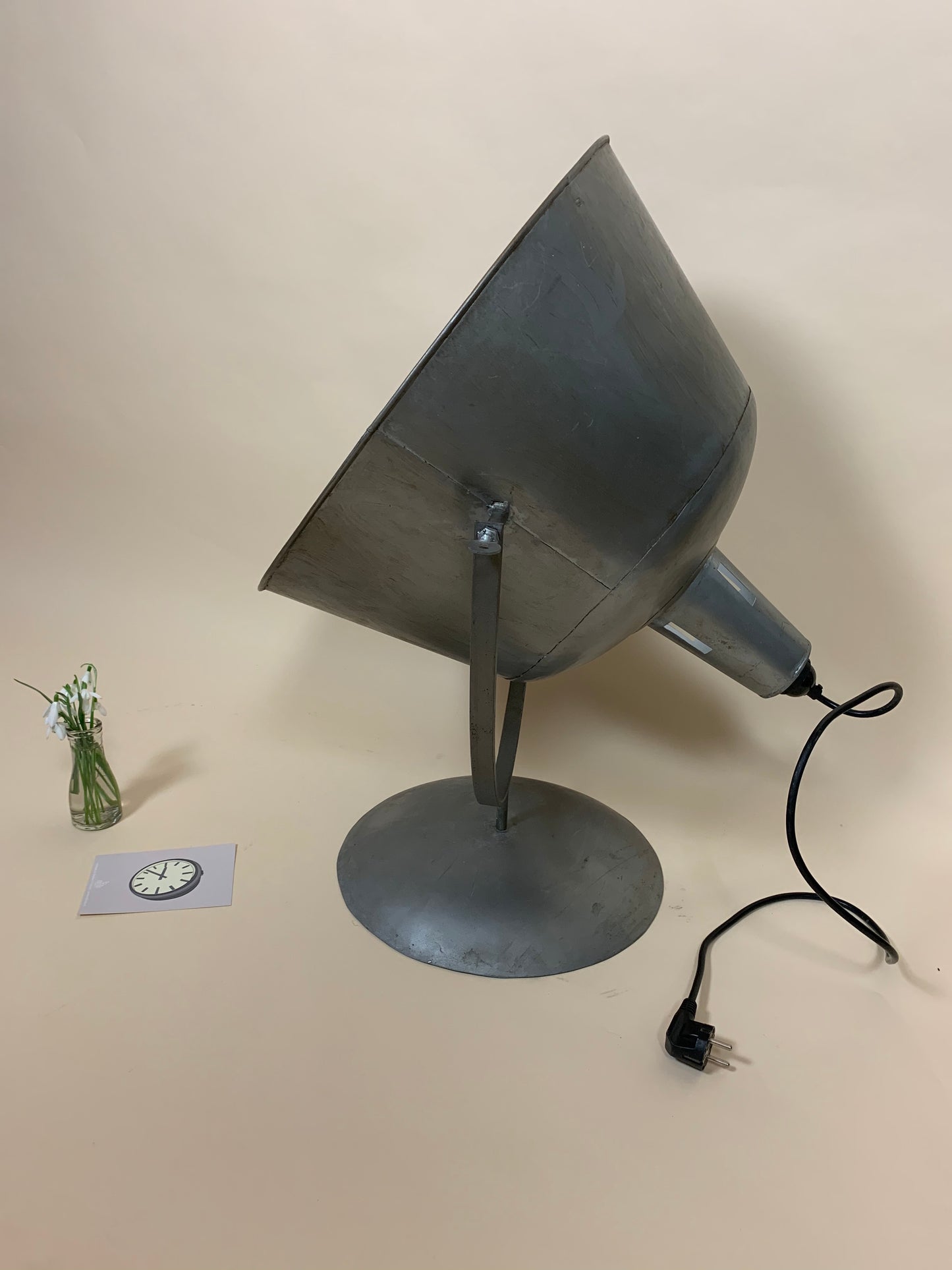 Stor industriell golvlampa