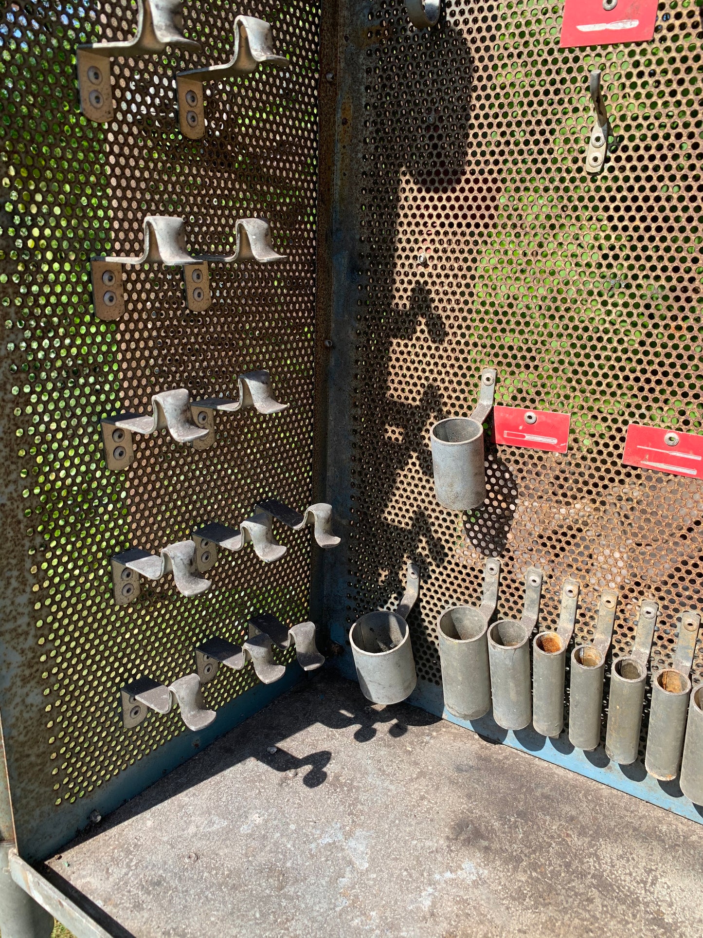 Industriskåp på stora hjul