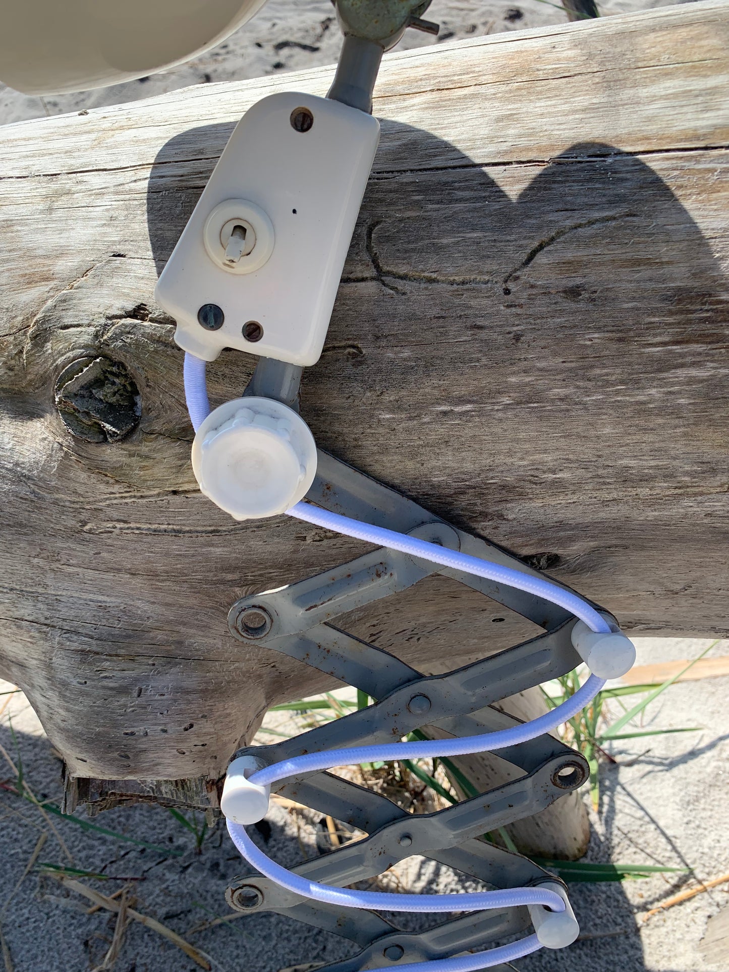 Saxlampa med mycket patina