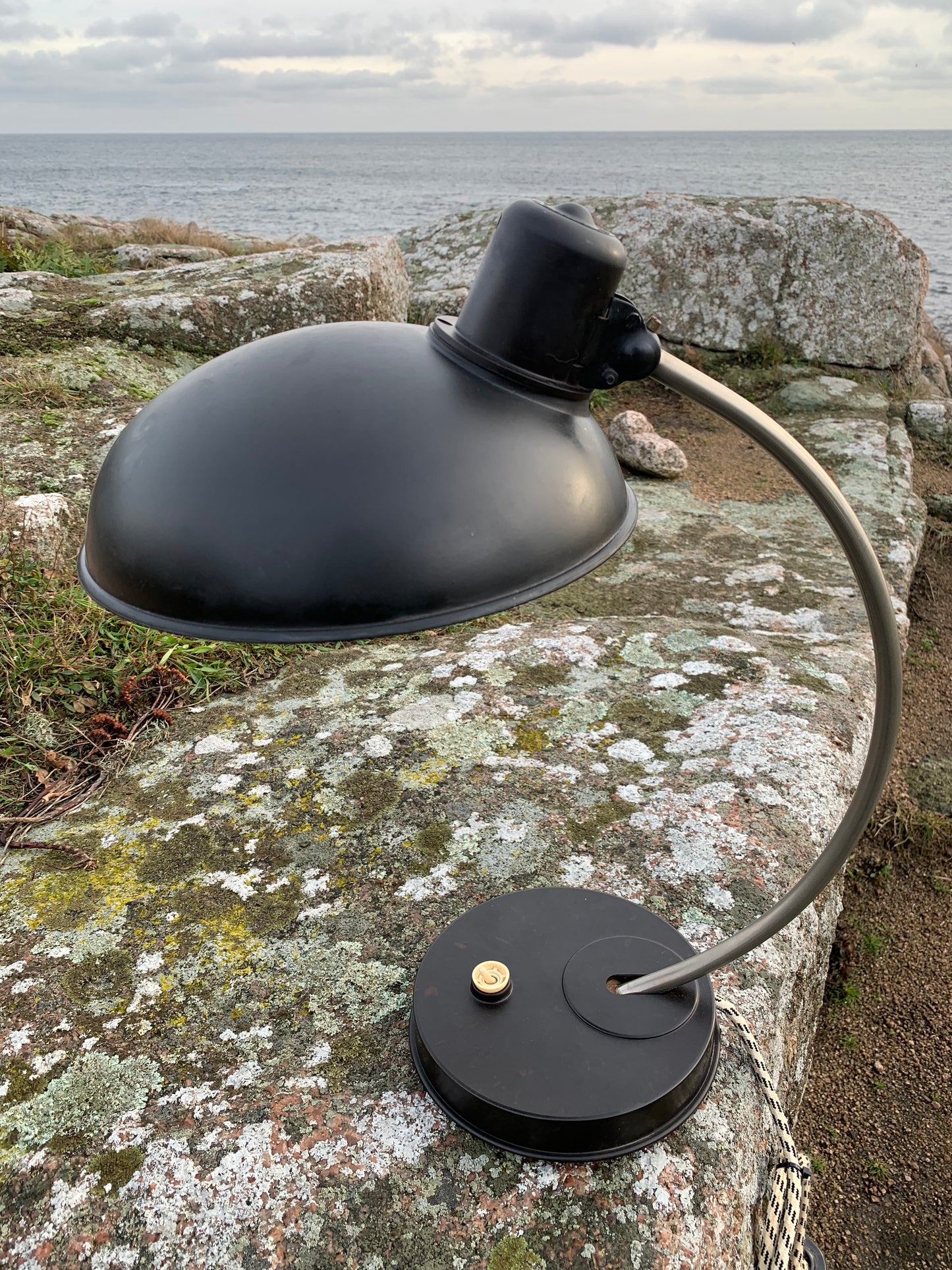 Helion vintage lampa i bakelit