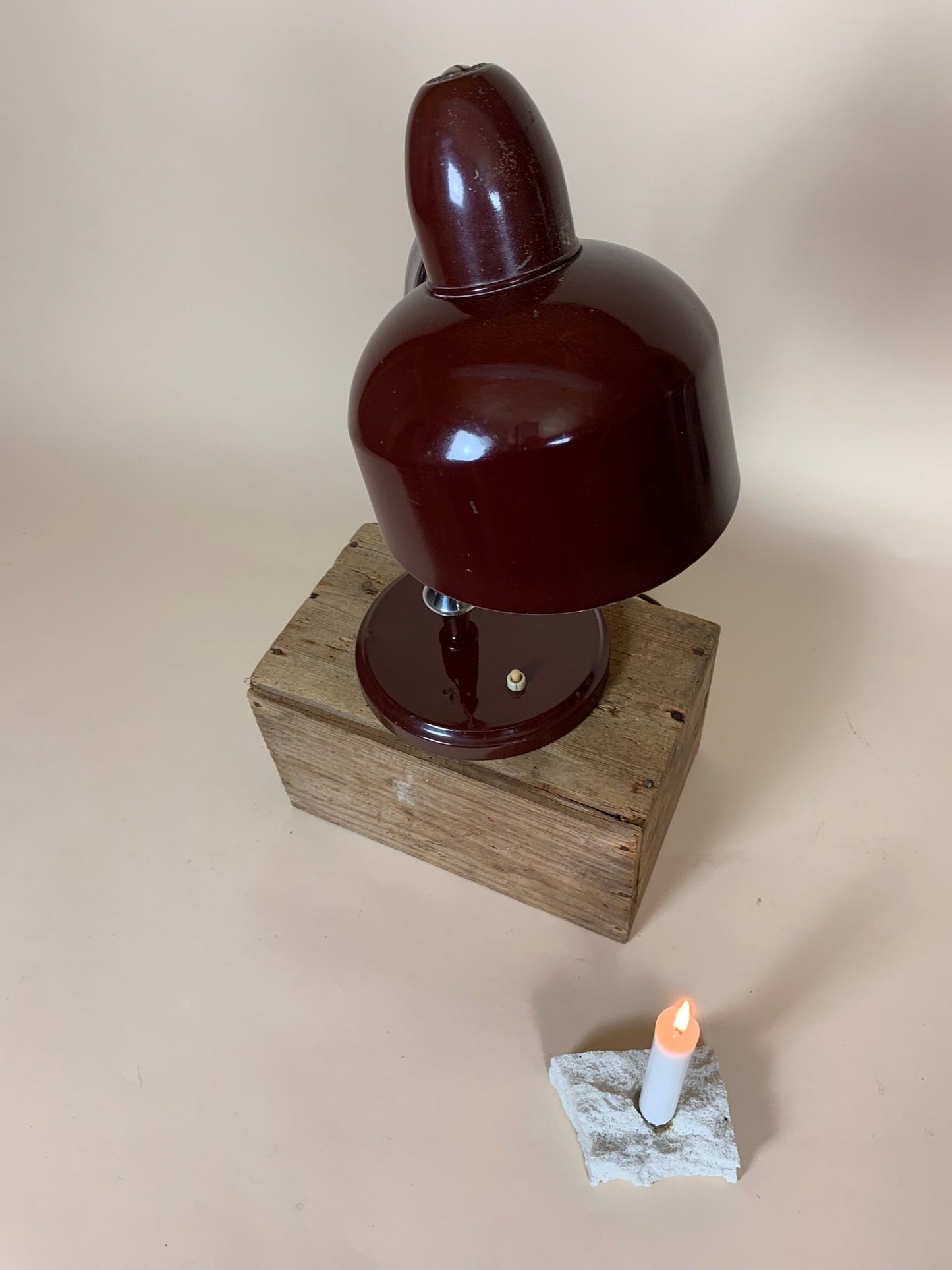 Escolux bordslampa i brunt