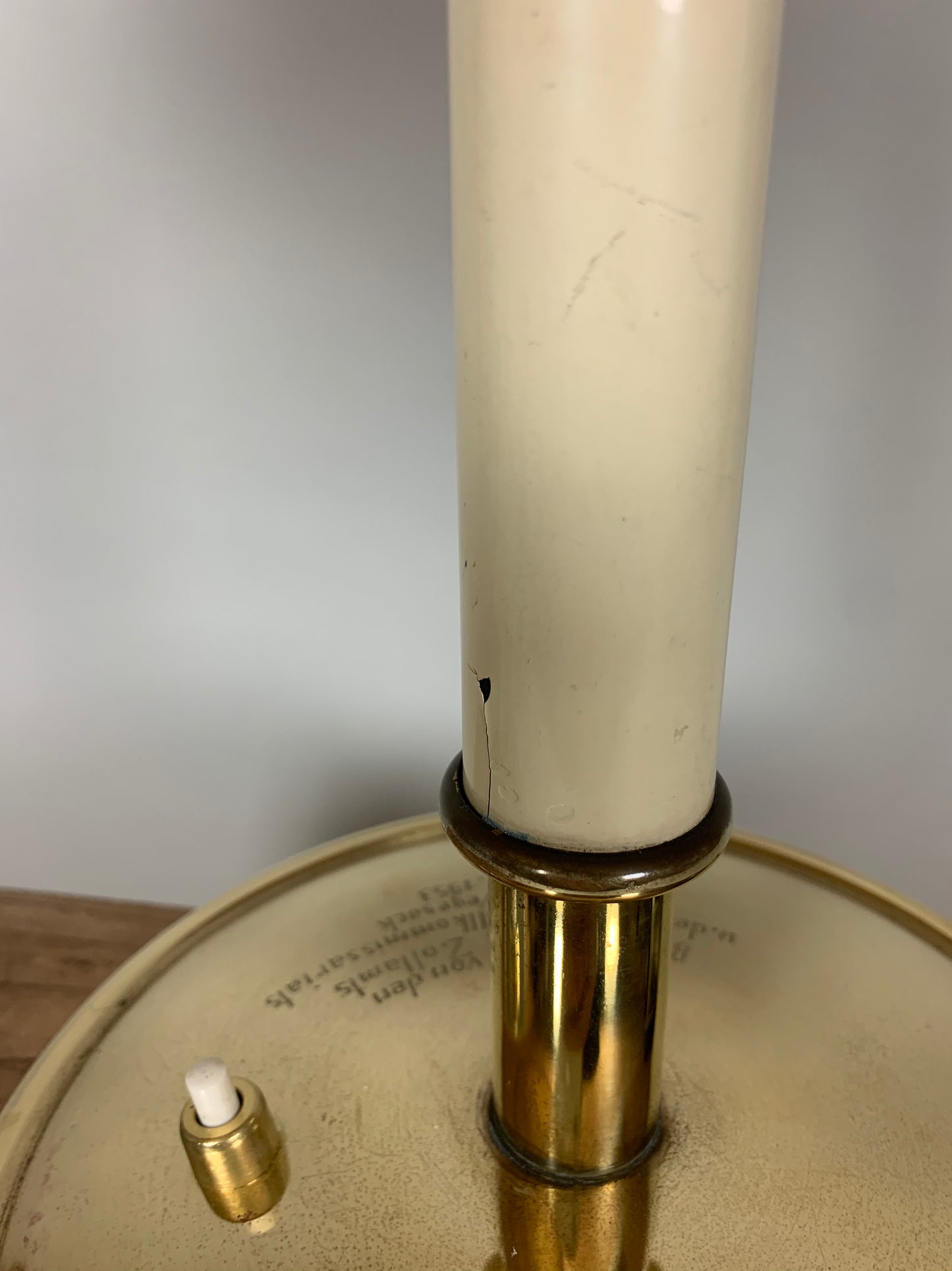Vintage lampa med bakelitskärm