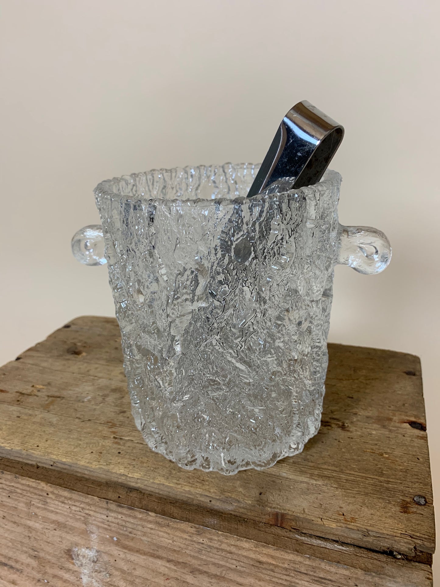 Ishink av glas med öron