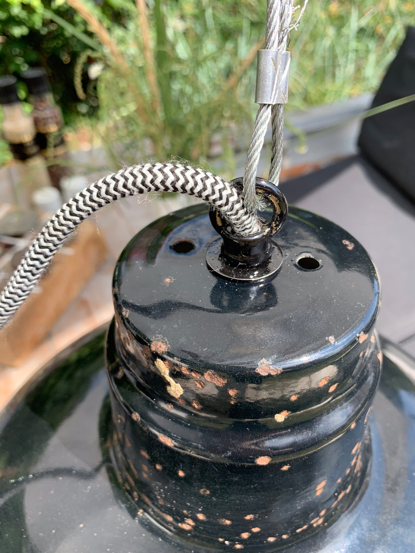 Stor rå och industriell lampa