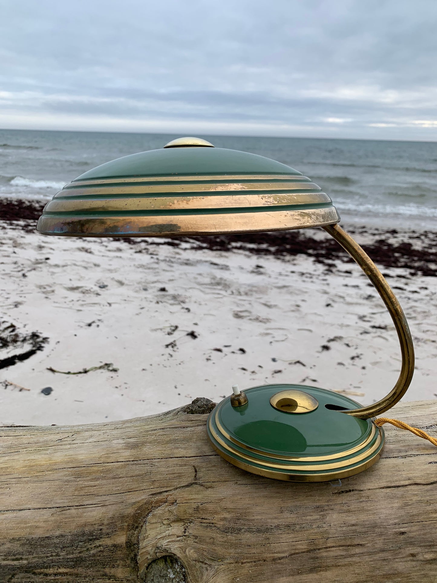 Helo lampa - Grön/mässing