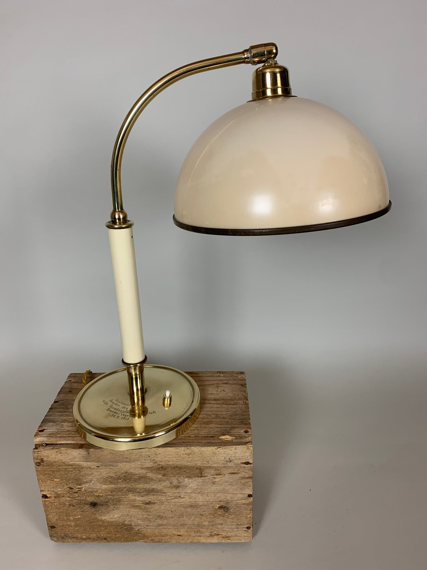 Vintage lampa med bakelitskärm