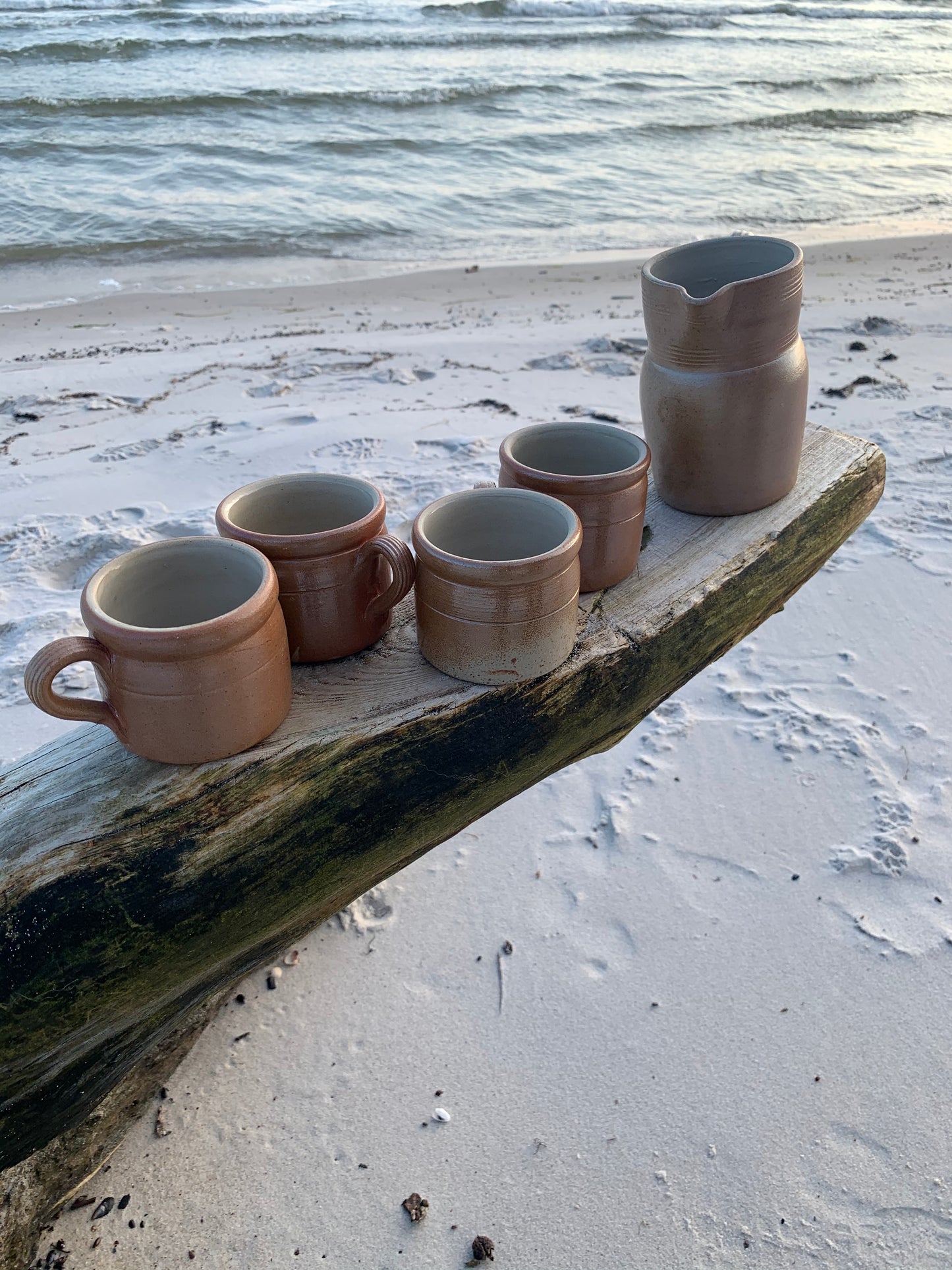 Kanna och fyra muggar - Stengods