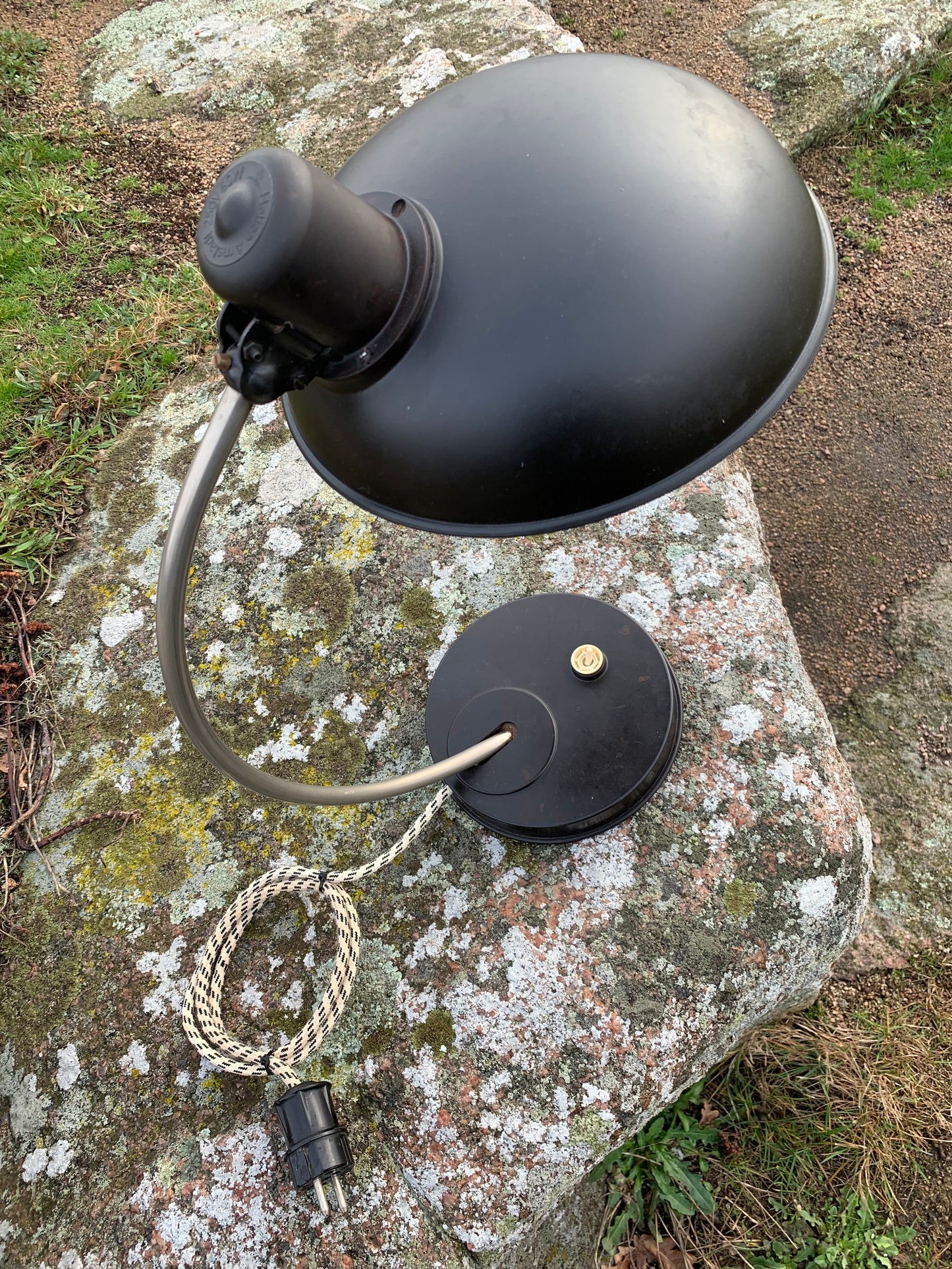 Helion vintage lampa i bakelit